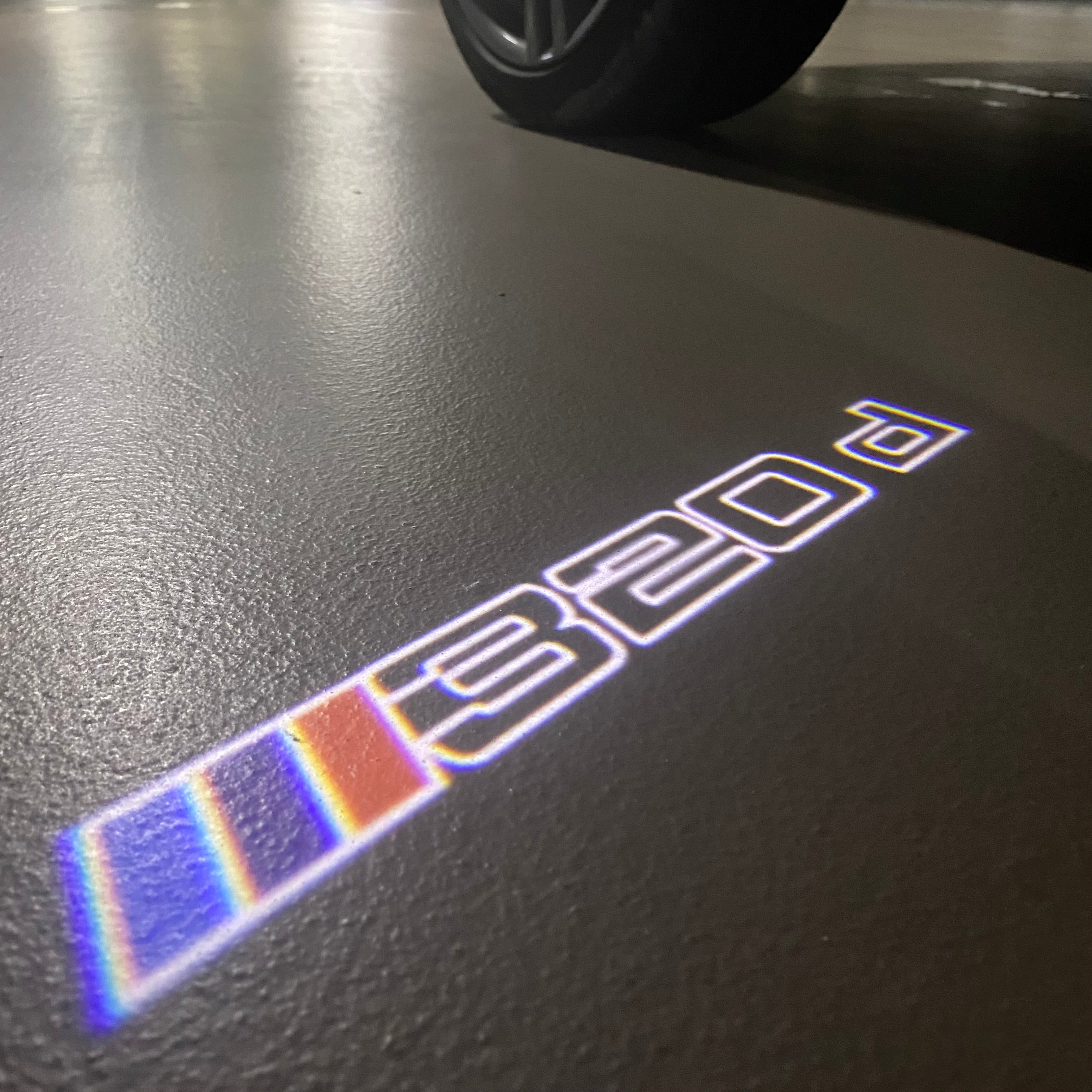 BMW M3 LOGO PROJECTOT LIGHTS Nr.24 (Menge 1 = 1 Sets/2 Türleuchten)