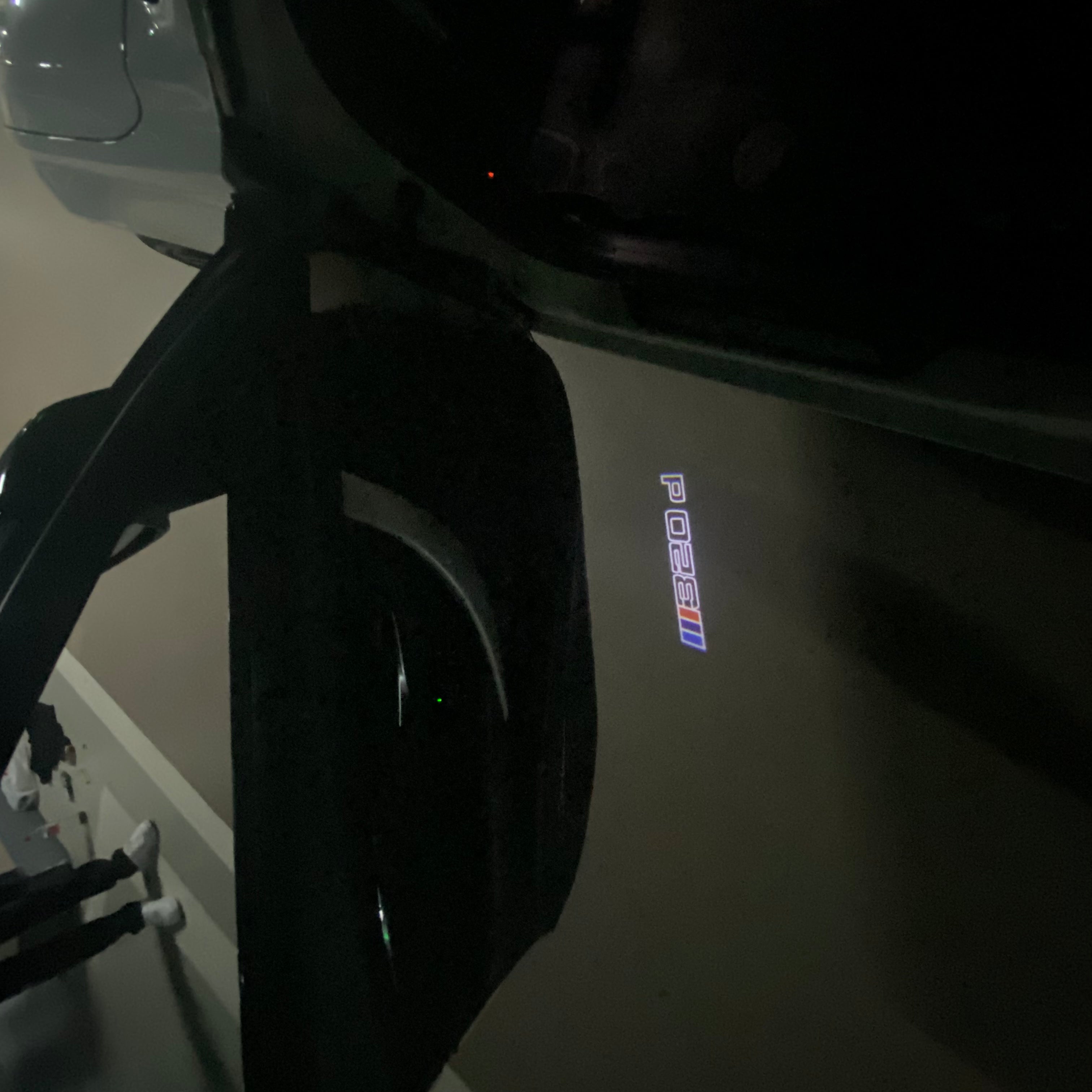 BMW M3 LOGO PROJECTOT LIGHTS Nr.24 (Menge 1 = 1 Sets/2 Türleuchten)