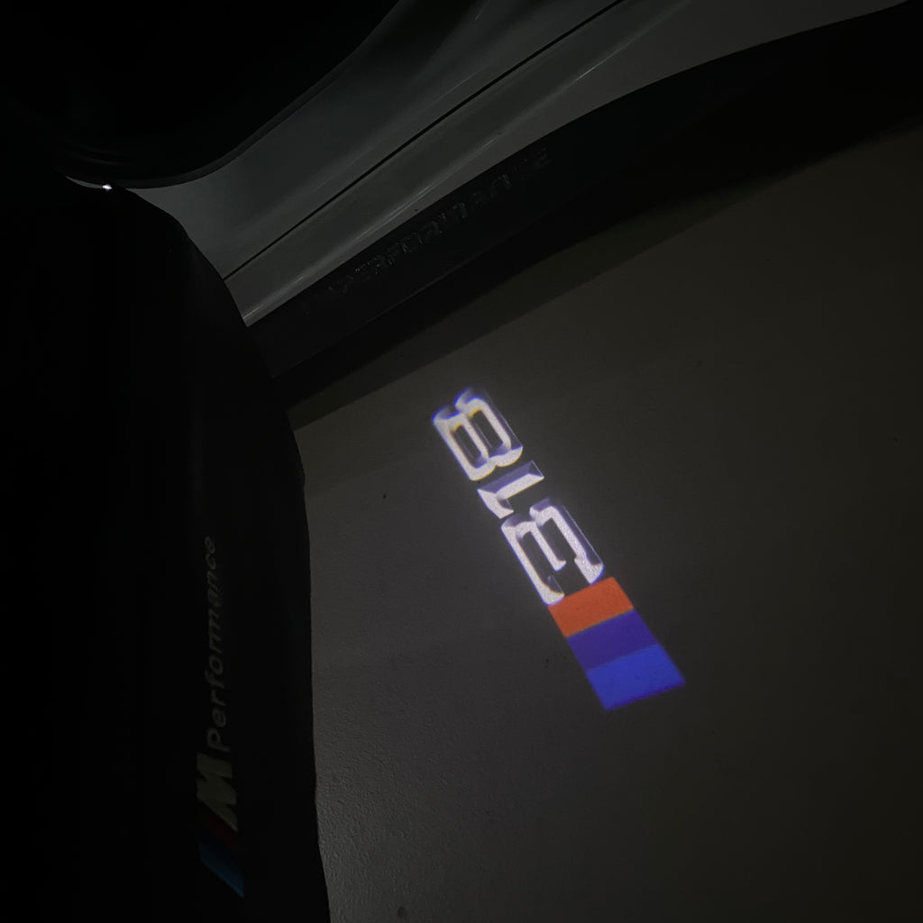 BMW M3 LOGO PROJECTOR LIGHTS Nr.24 (الكمية 1 = 1 مجموعة / 2 أضواء باب)