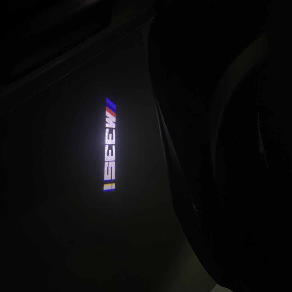 BMW M3 LOGO PROJECTOR LIGHTS Nr.24 (الكمية 1 = 1 مجموعة / 2 أضواء باب)