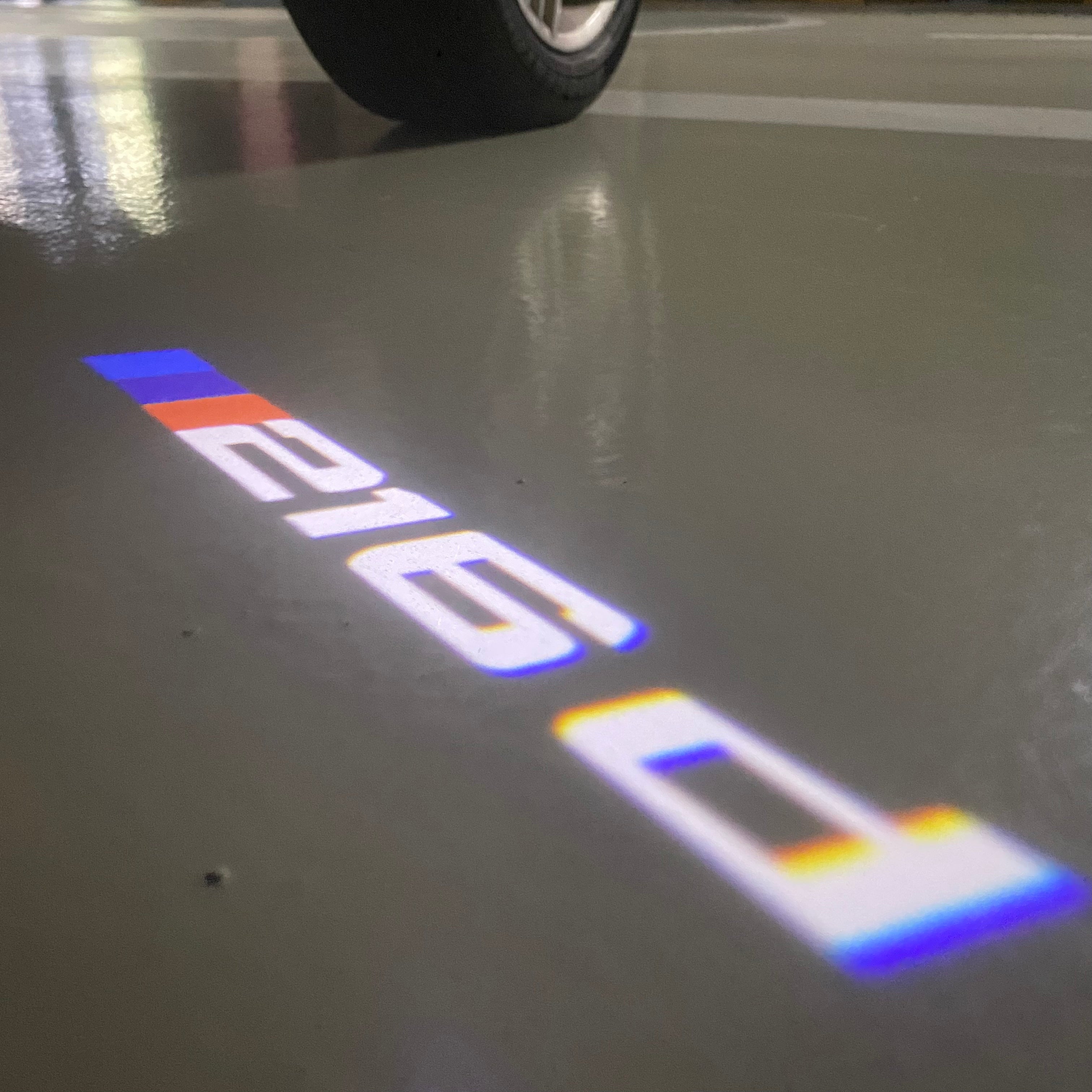 ÉCLAIRAGE DE PROJECTEUR BMW M3 LOGO Nr.24 (quantité 1 = 1 jeux / 2 feux de porte)