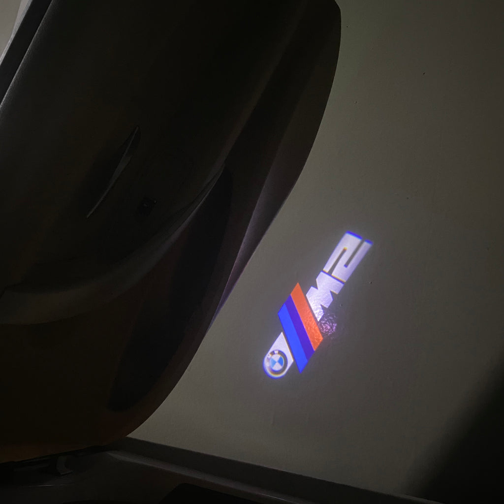 ÉCLAIRAGE DE PROJECTEUR BMW M3 LOGO Nr.24 (quantité 1 = 1 jeux / 2 feux de porte)