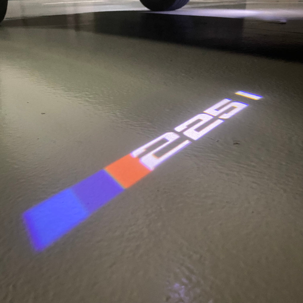 BMW M3 LOGO PROJECTOR LIGHTS Nr.24 (الكمية 1 = 1 مجموعة / 2 أضواء باب)