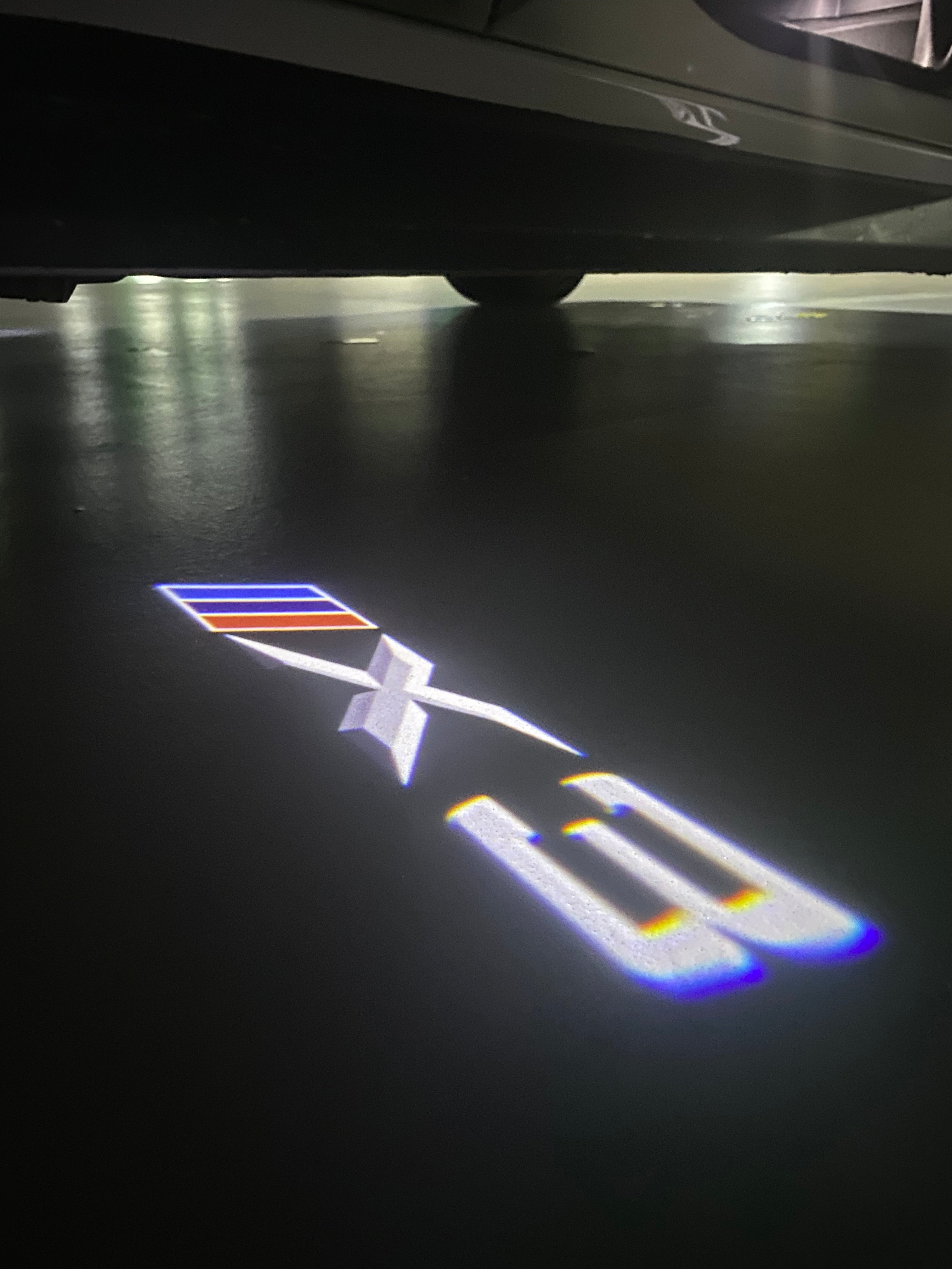 BMW X3  LOGO PROJECTOT LIGHTS (quantity 1 = 1 sets/2 door lights) Nr.6024q0t28
