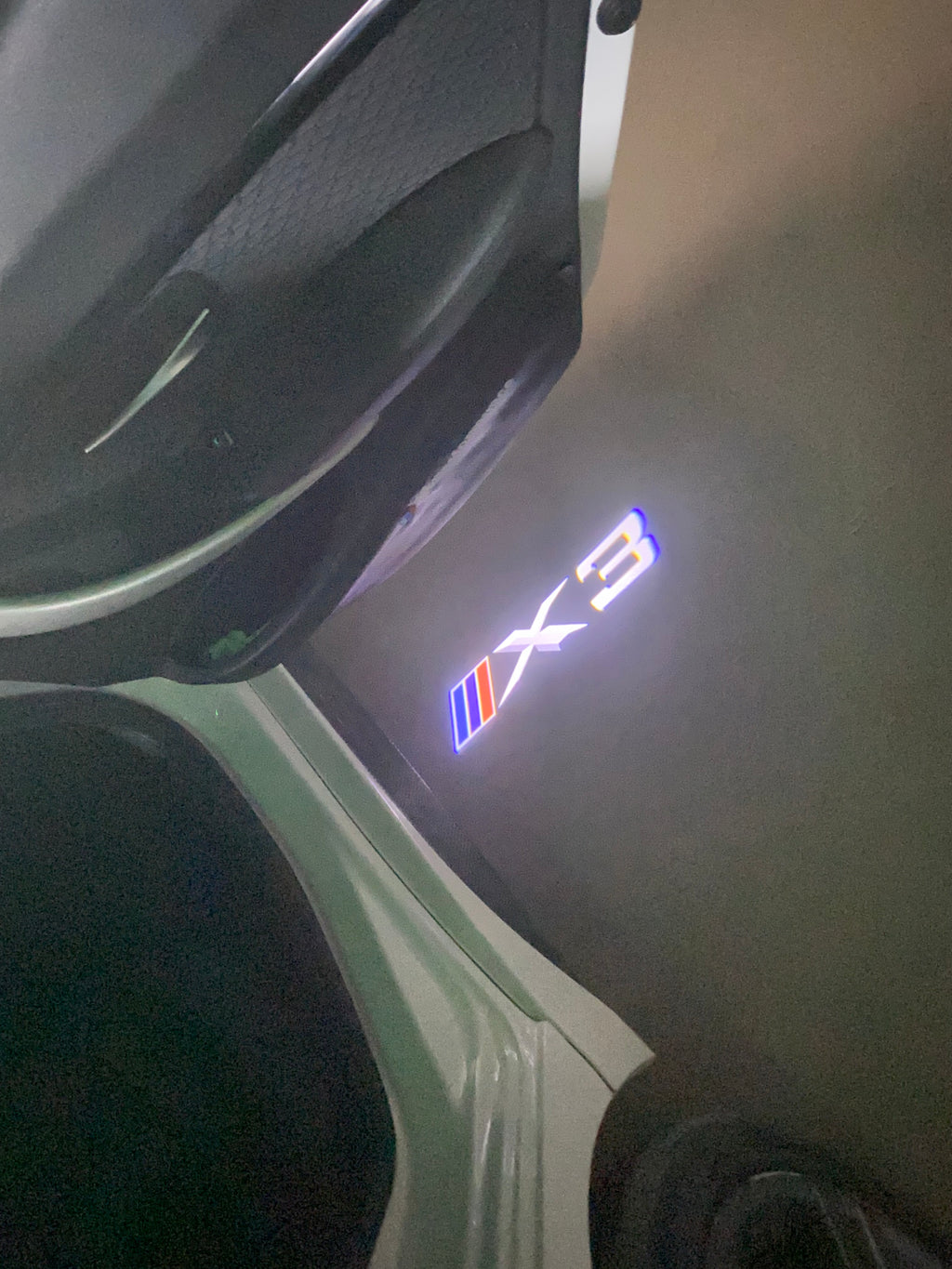 BMW X3  LOGO PROJECTOT LIGHTS (quantity 1 = 1 sets/2 door lights) Nr.6024q0t28