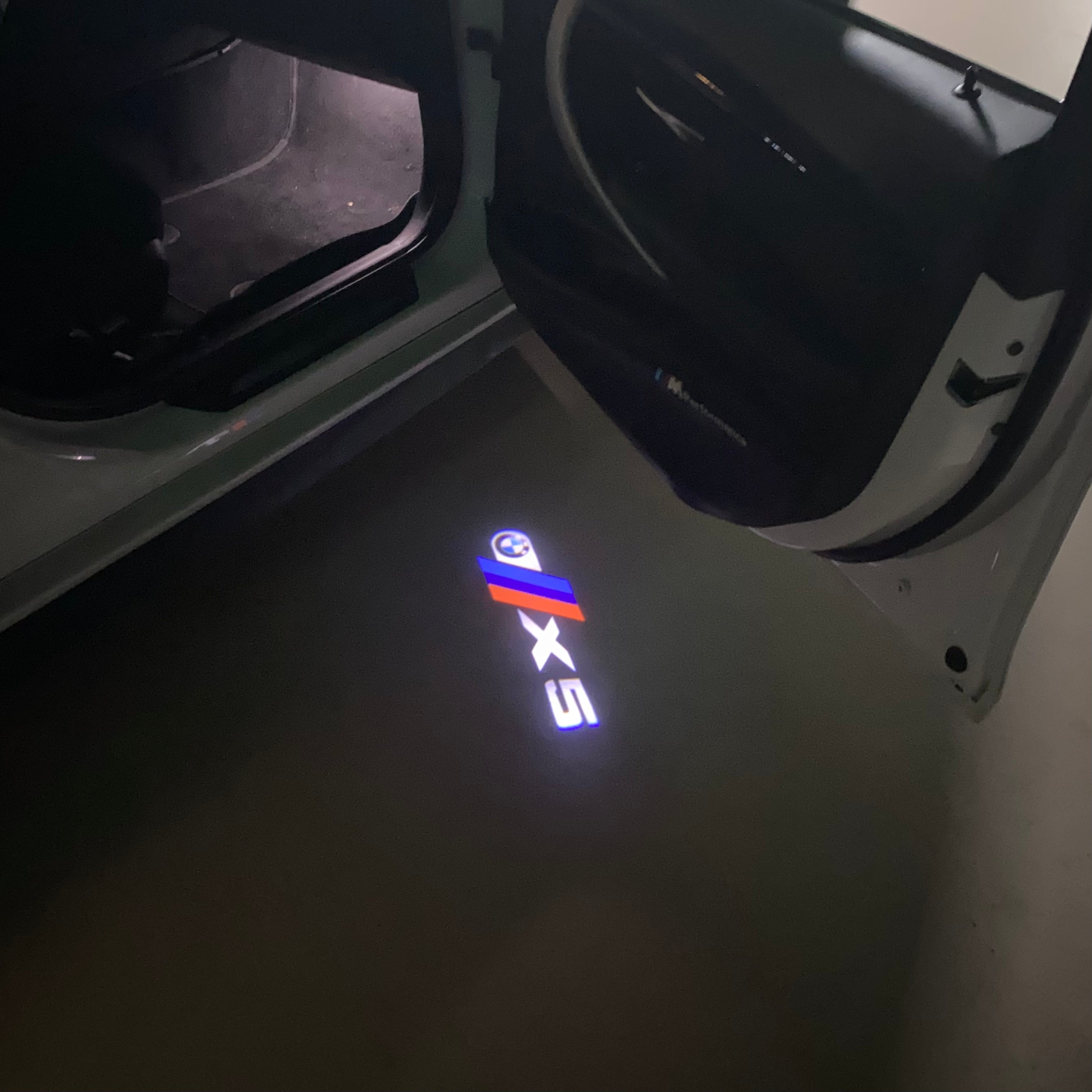 BMW  X5  LOGO PROJECTOT LIGHTS (quantity 1 = 1 sets/2 door lights) Nr.6024q0t070