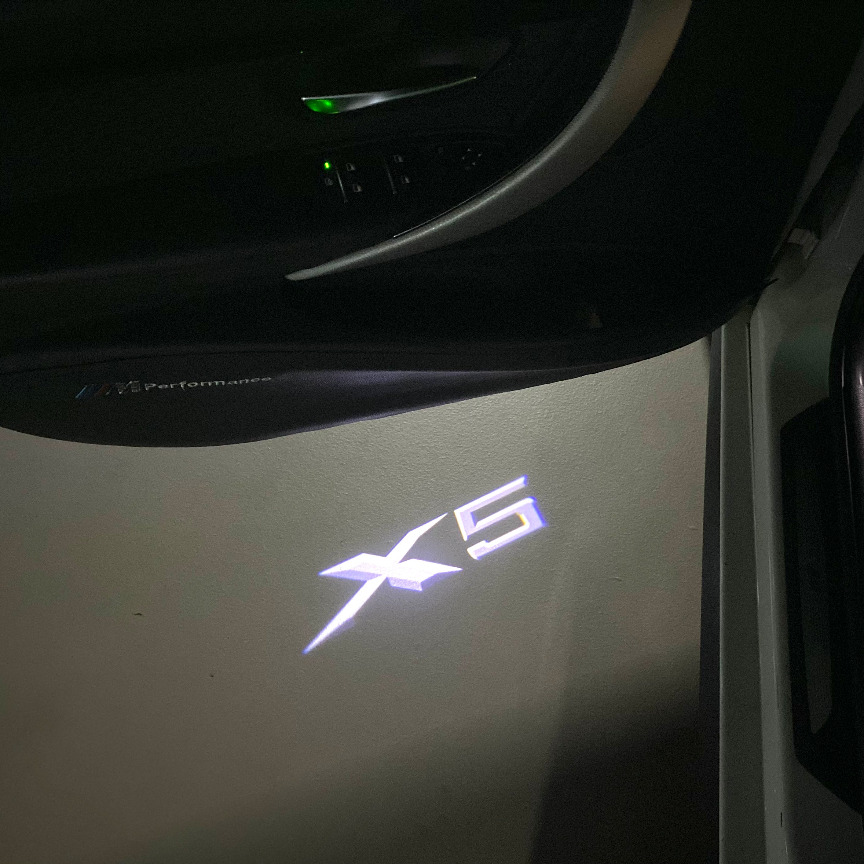 BMW X5    LOGO PROJECTOT LIGHTS (quantity 1 = 1 sets/2 door lights) Nr.6024q0t083