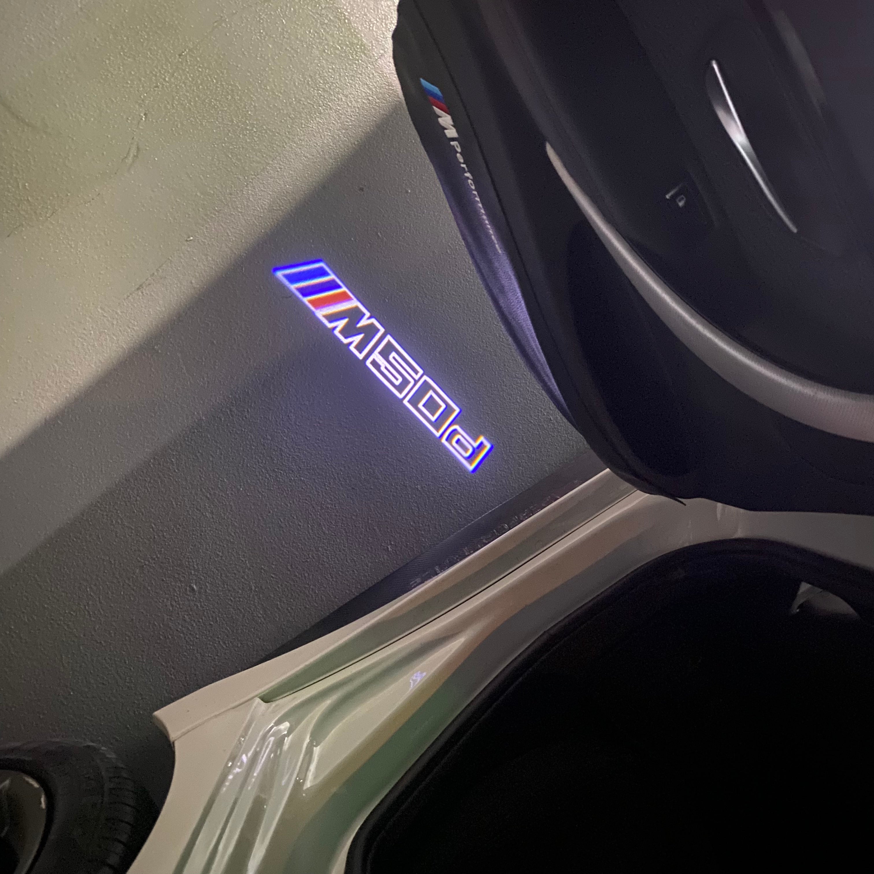 BMW X5 / X5M M50d  LOGO PROJECTOT LIGHTS (quantity 1 = 1 sets/2 door lights) Nr.6024q0t059