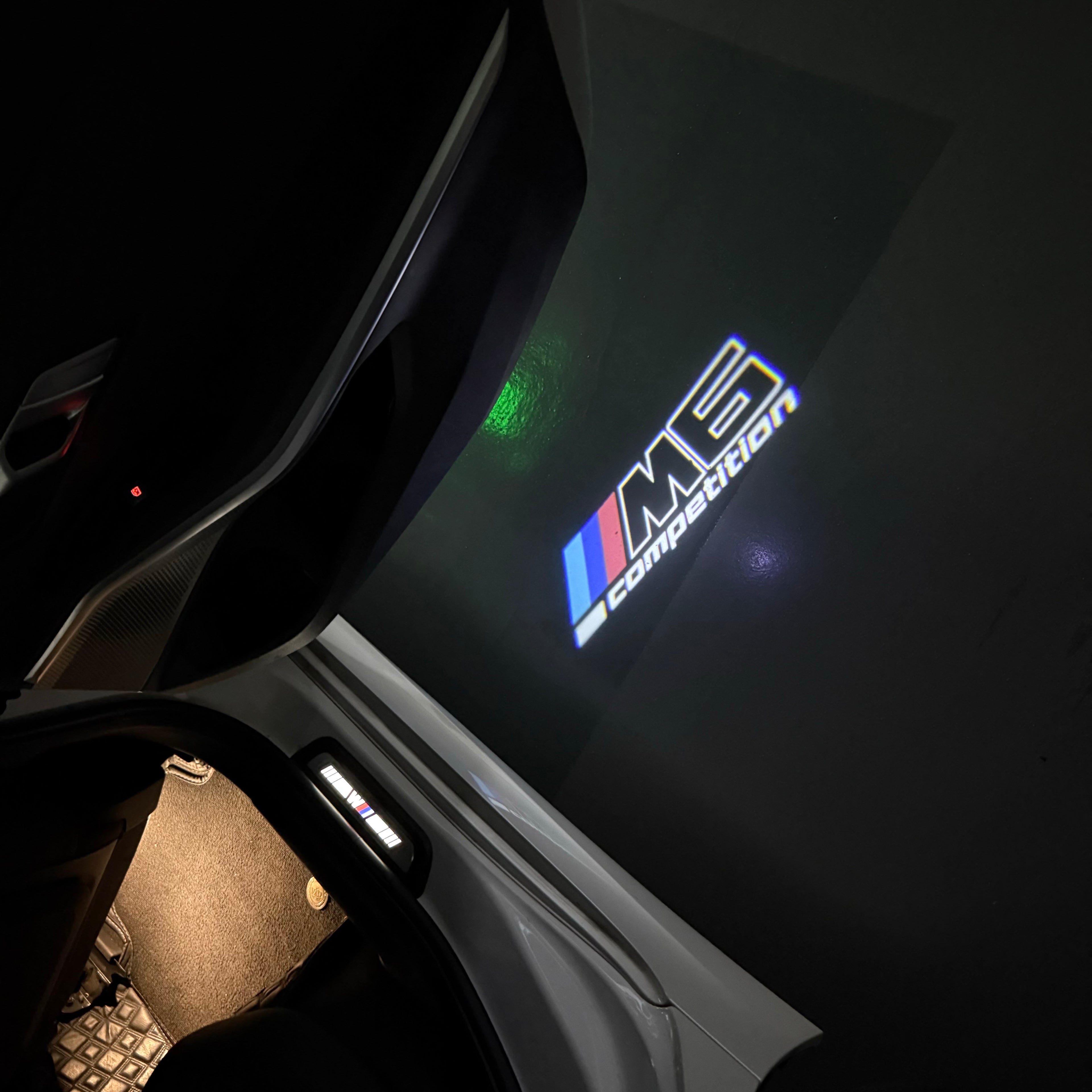 BMW M3 LOGO PROJECTOT LIGHTS Nr.24 (Menge 1 = 1 Sets/2 Türleuchten)
