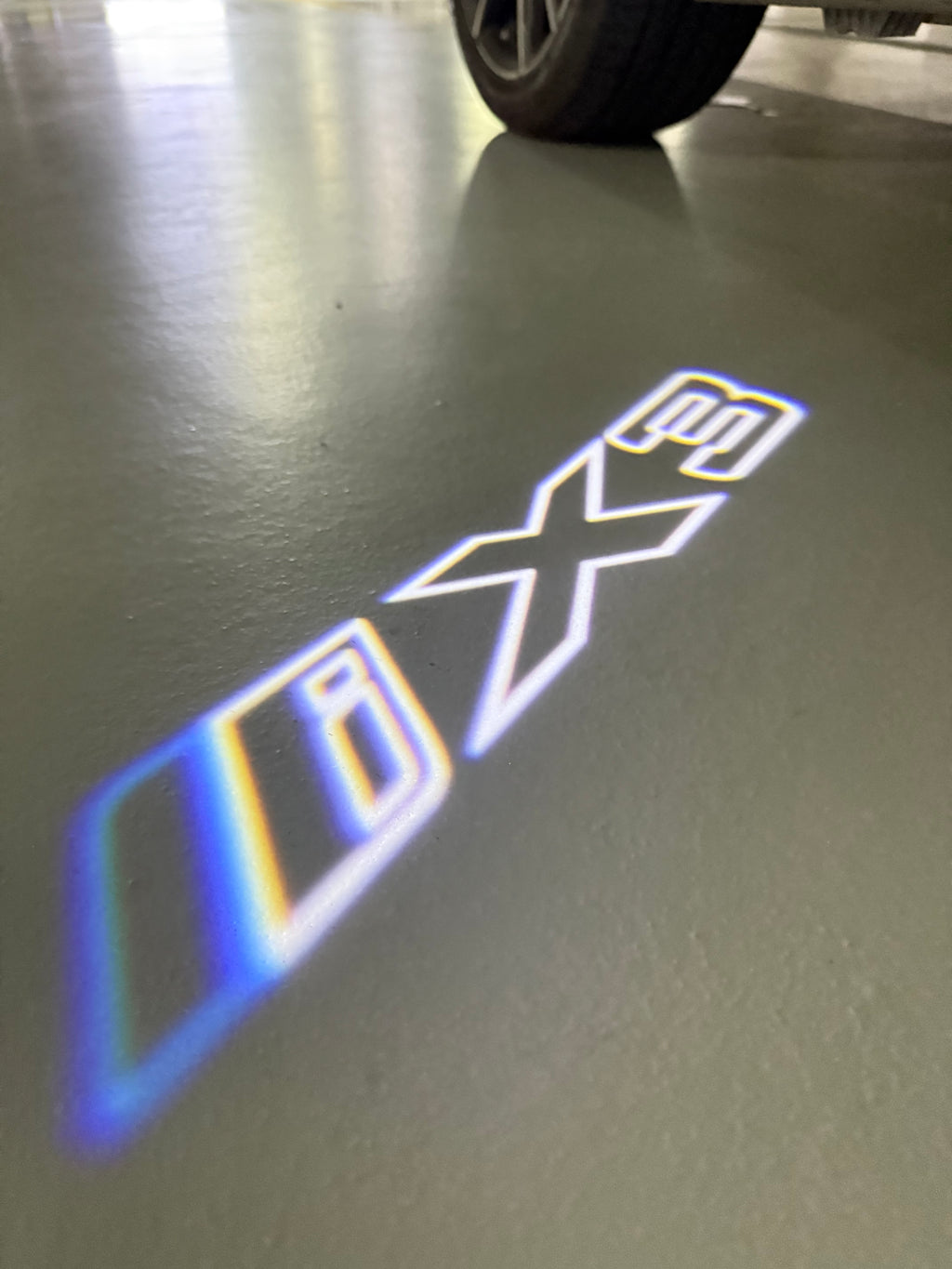 BMW M3 LOGO PROJECTOR LIGHTS Nr.24 (الكمية 1 = 1 مجموعة / 2 أضواء باب)
