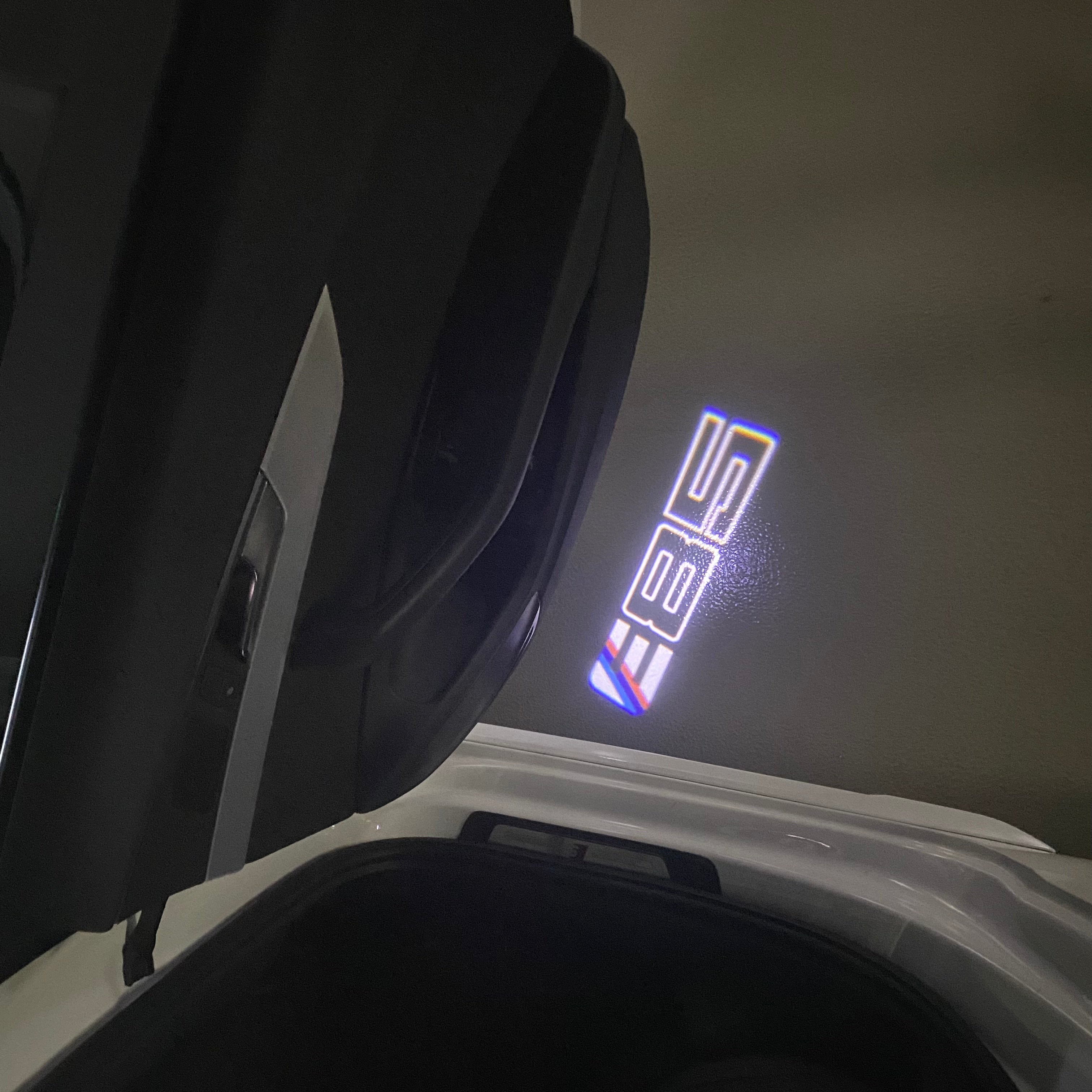 BMW Z4 E85  LOGO PROJECTOT LIGHTS (quantity 1 = 1 sets/2 door lights) Nr.6024t04