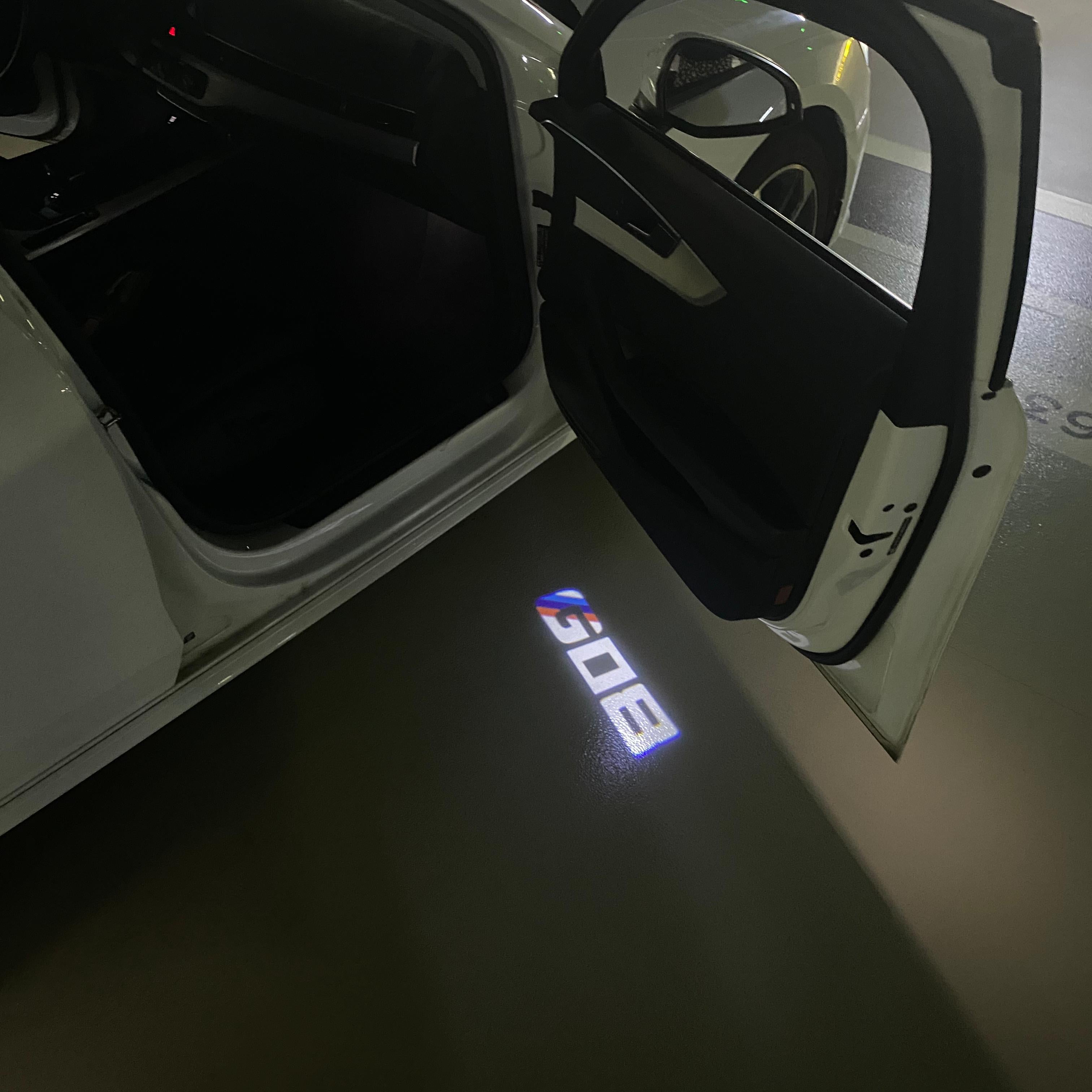 BMW M3 LOGO PROJECTOR LIGHTS Nr.24 (الكمية 1 = 1 مجموعة / 2 أضواء باب)