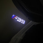 BMW M3 LOGO PROJECTOR LIGHTS Nr.24 (الكمية 1 = 1 مجموعة / 2 أضواء باب)