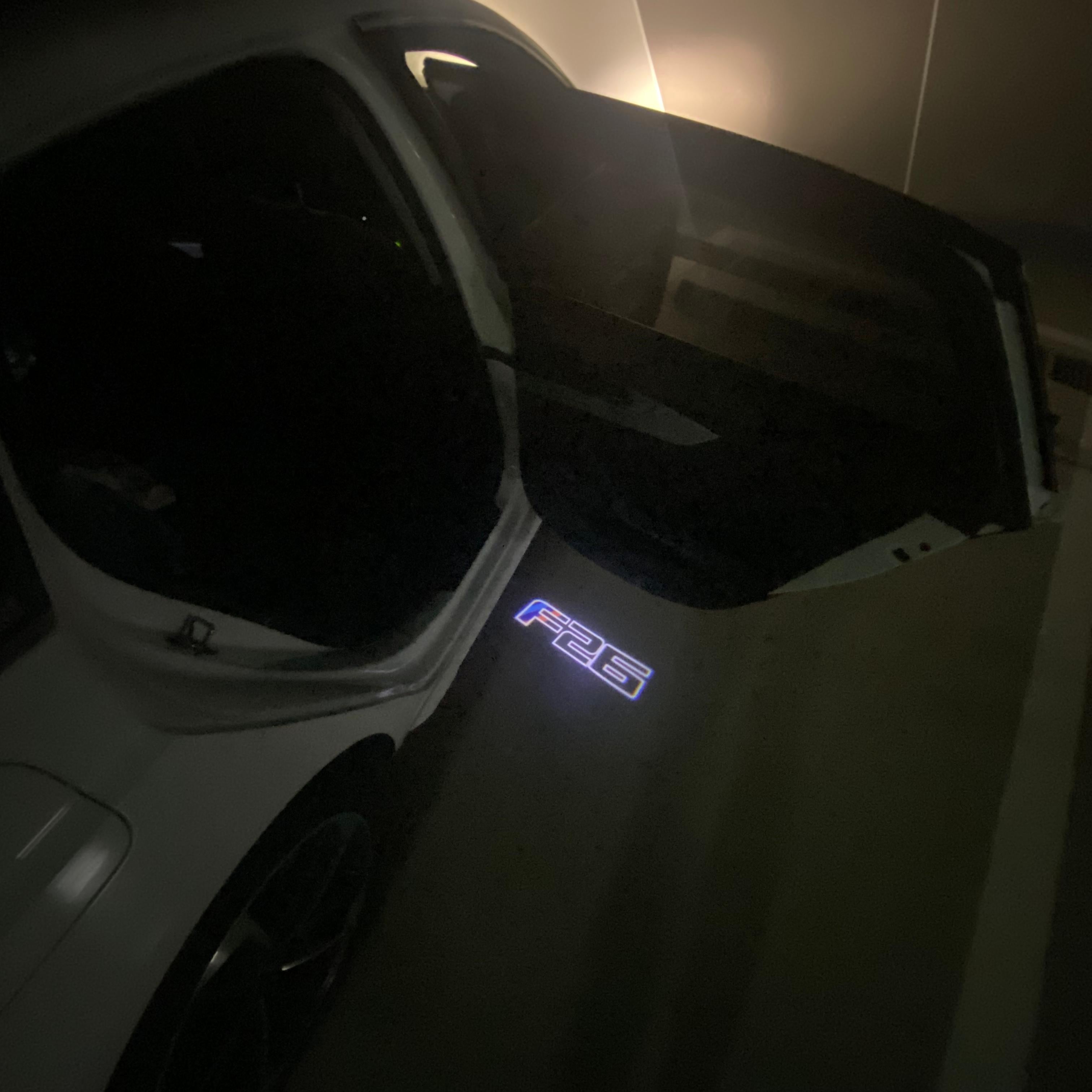 BMW M3 LOGO PROJECTOR LIGHTS Nr.24 (الكمية 1 = 1 مجموعة / 2 أضواء باب)