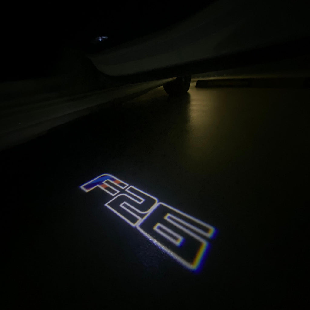 BMW M3 LOGO PROJECTOR LIGHTS Nr.24 (الكمية 1 = 1 مجموعة / 2 أضواء باب)