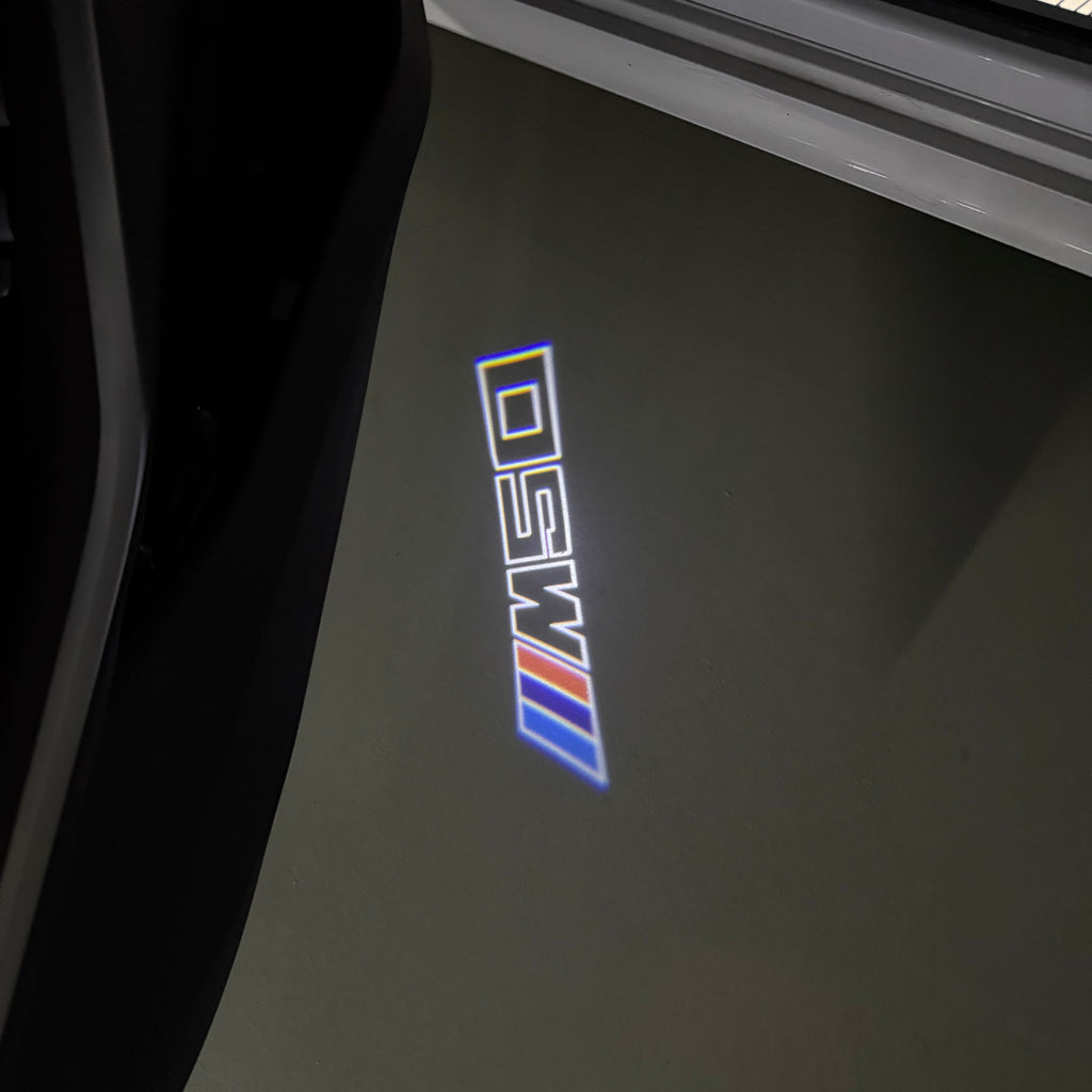 ÉCLAIRAGE DE PROJECTEUR BMW M3 LOGO Nr.24 (quantité 1 = 1 jeux / 2 feux de porte)