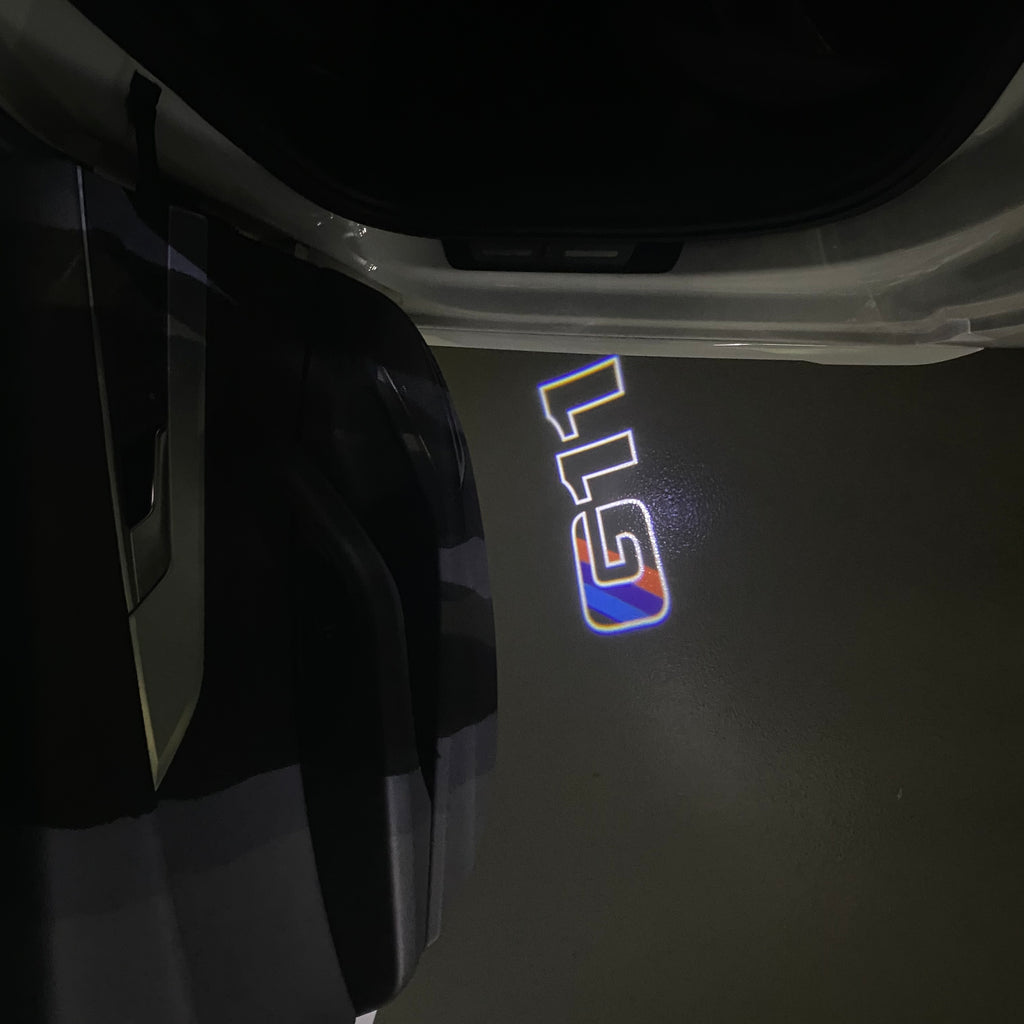 BMW M3 LOGO PROJECTOR LIGHTS Nr.24 (الكمية 1 = 1 مجموعة / 2 أضواء باب)