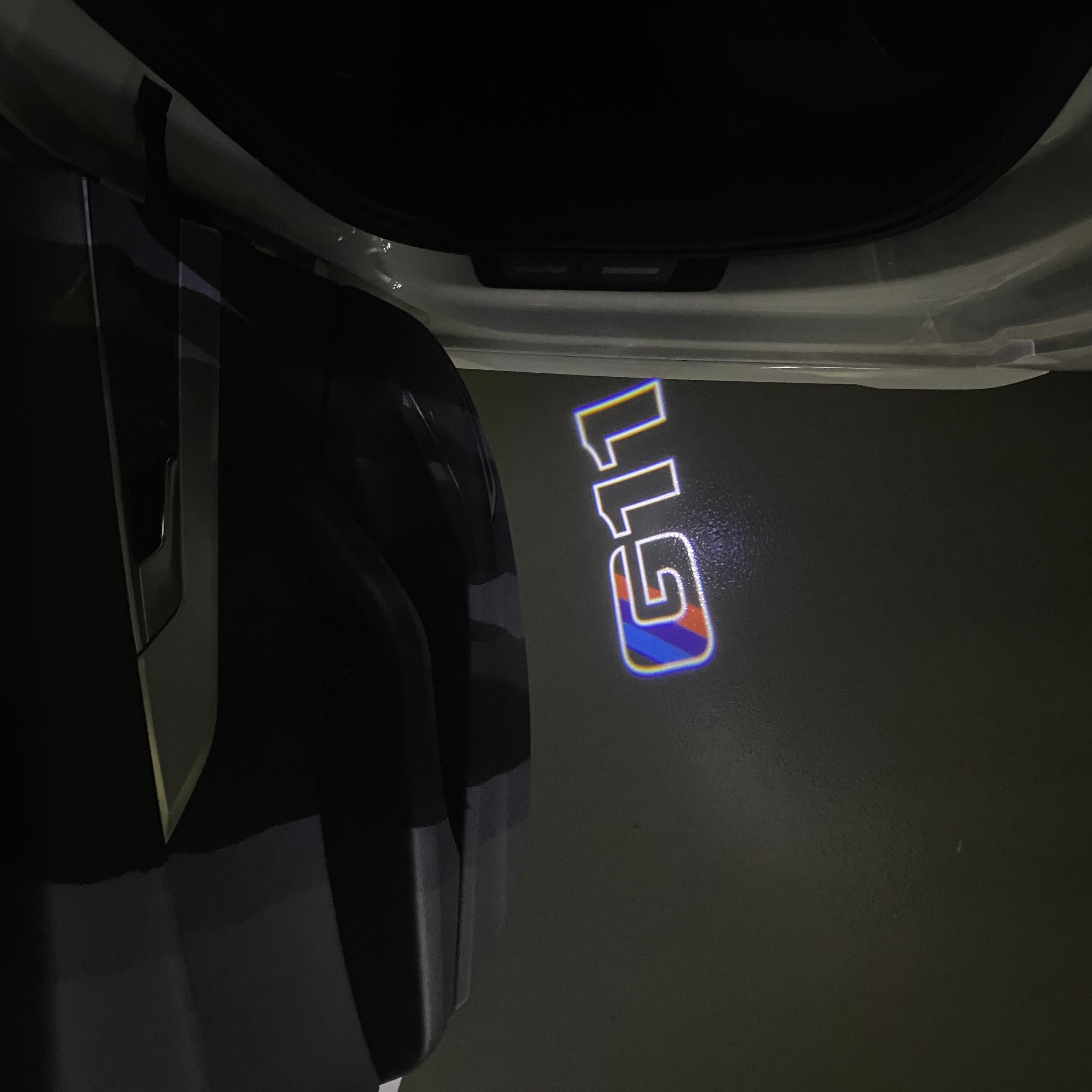 BMW M3 LOGO PROJECTOR LIGHTS Nr.24 (الكمية 1 = 1 مجموعة / 2 أضواء باب)