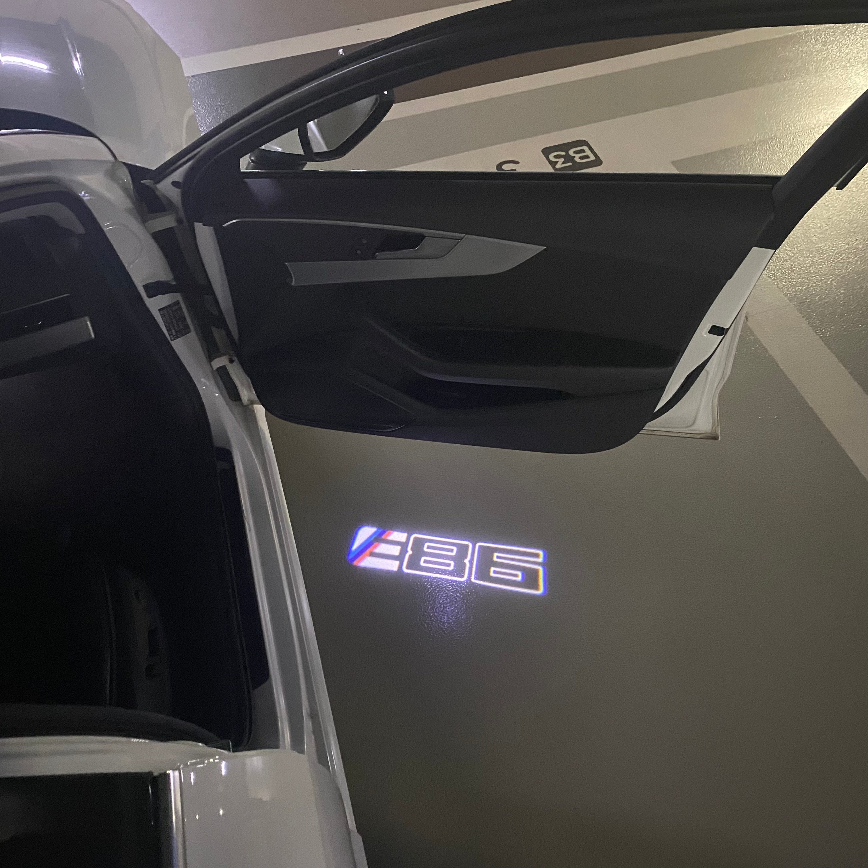 ÉCLAIRAGE DE PROJECTEUR BMW M3 LOGO Nr.24 (quantité 1 = 1 jeux / 2 feux de porte)