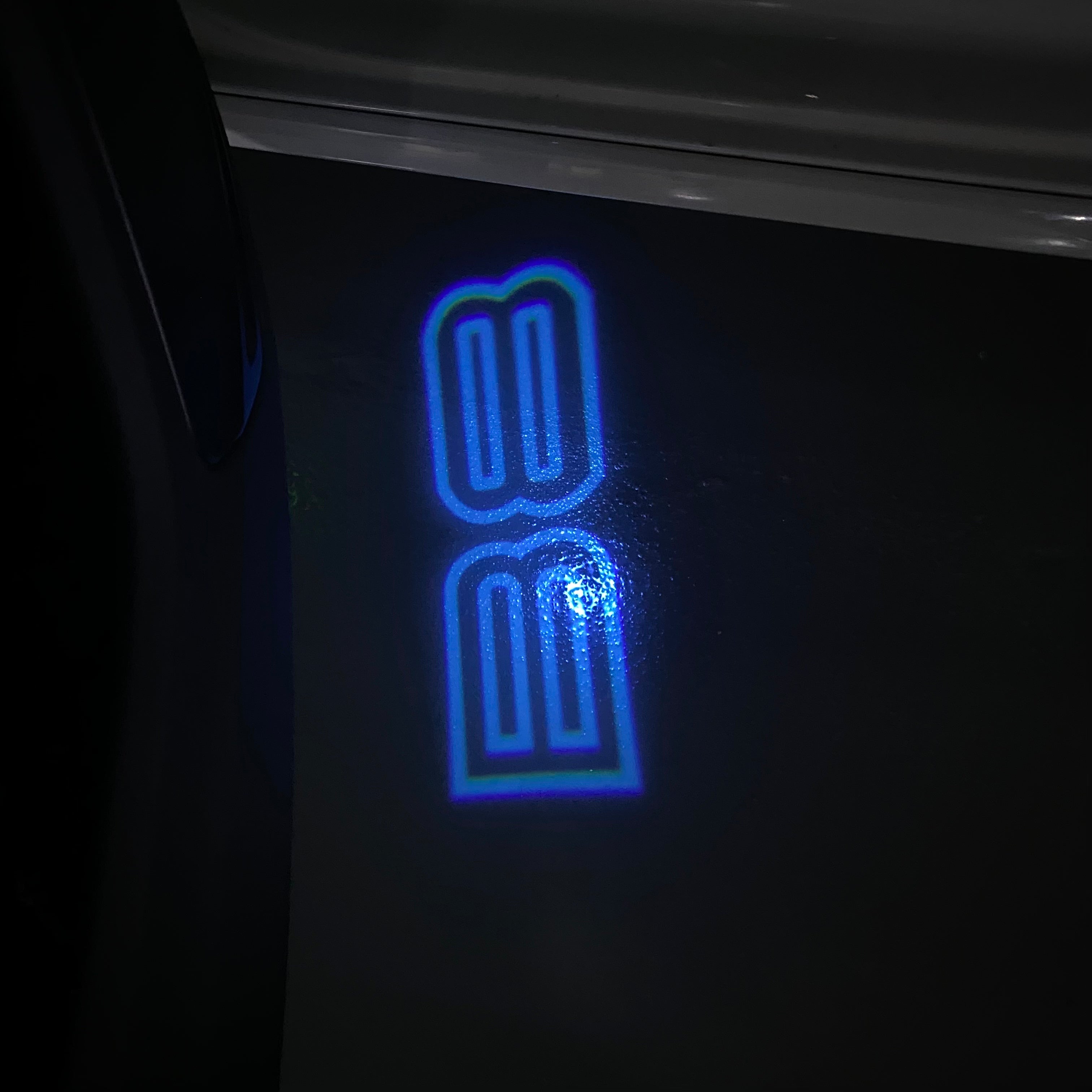 ALPINA B8  LOGO PROJECTOT LIGHTS  (quantity 1 = 1 sets/2 door lights) Nr.07A32