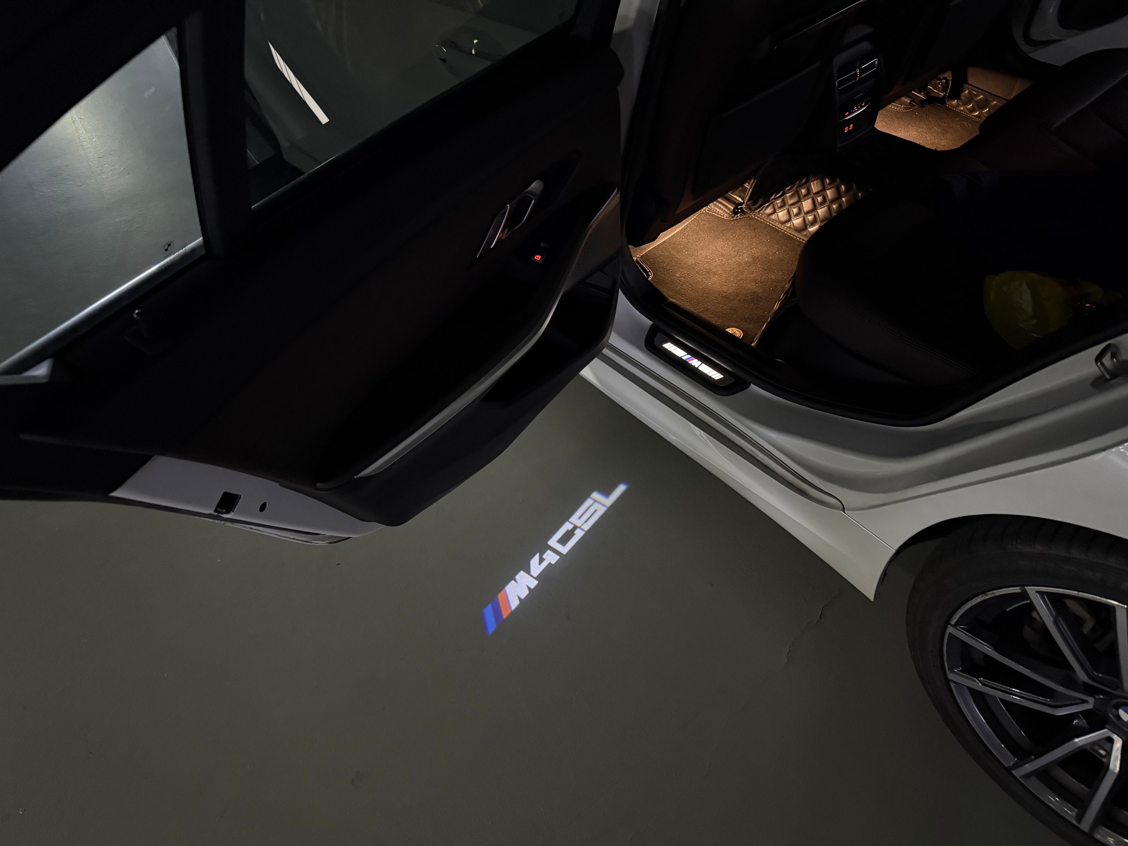 ÉCLAIRAGE DE PROJECTEUR BMW M3 LOGO Nr.24 (quantité 1 = 1 jeux / 2 feux de porte)
