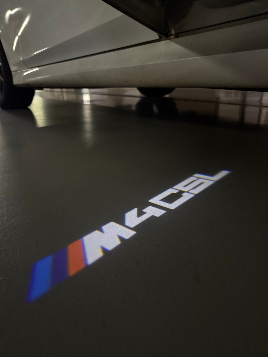ÉCLAIRAGE DE PROJECTEUR BMW M3 LOGO Nr.24 (quantité 1 = 1 jeux / 2 feux de porte)