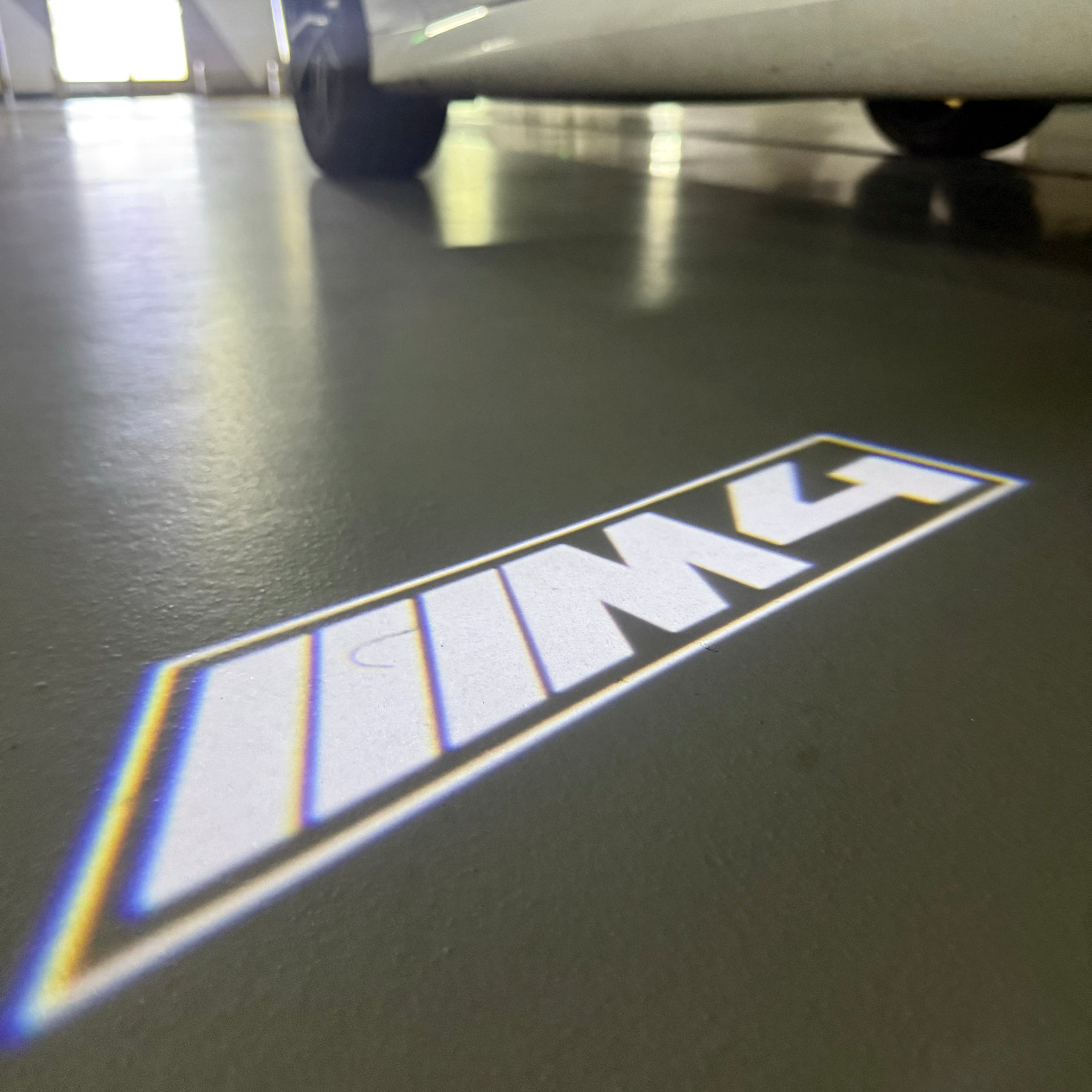 BMW M3 LOGO PROJECTOR LIGHTS Nr.24 (الكمية 1 = 1 مجموعة / 2 أضواء باب)