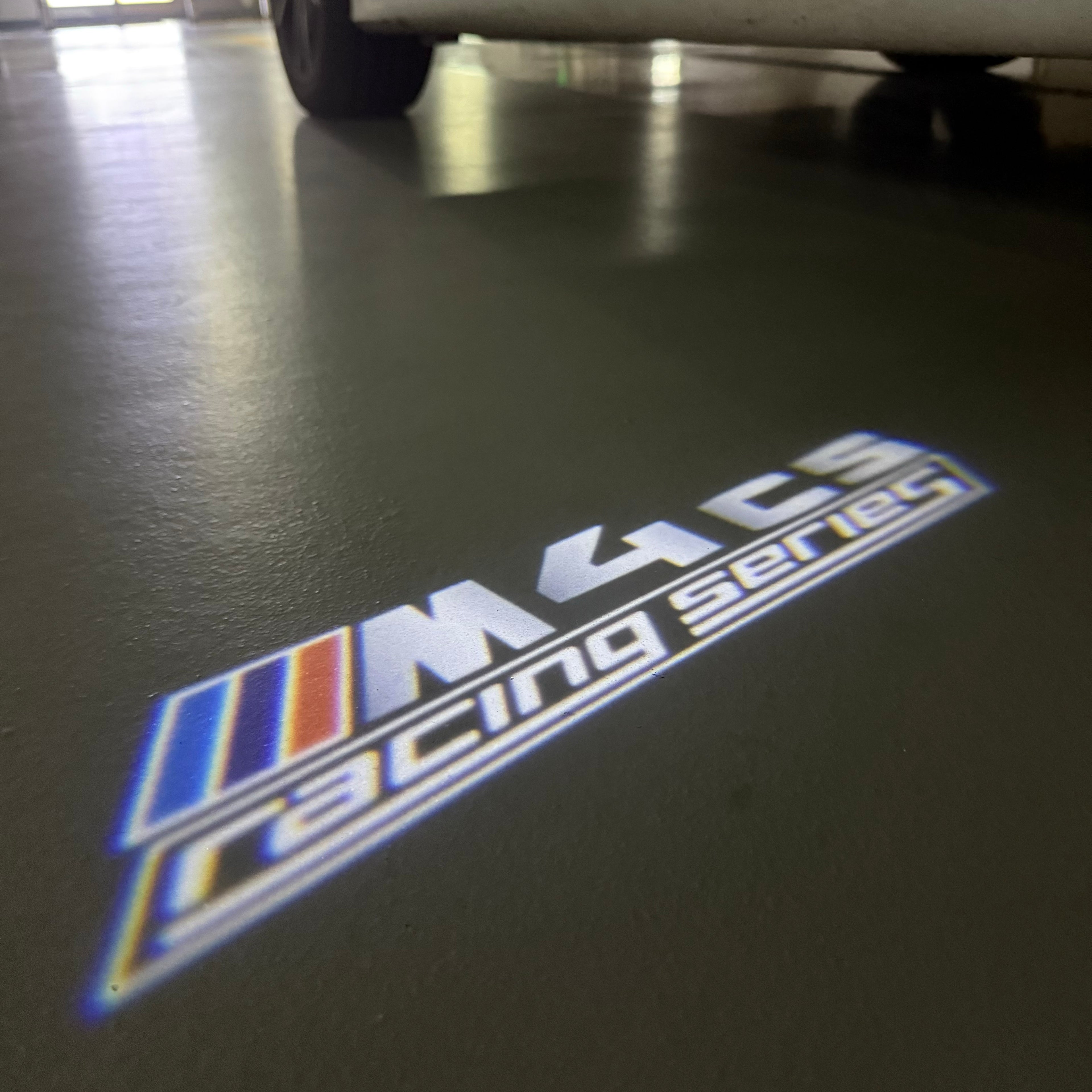 ÉCLAIRAGE DE PROJECTEUR BMW M3 LOGO Nr.24 (quantité 1 = 1 jeux / 2 feux de porte)