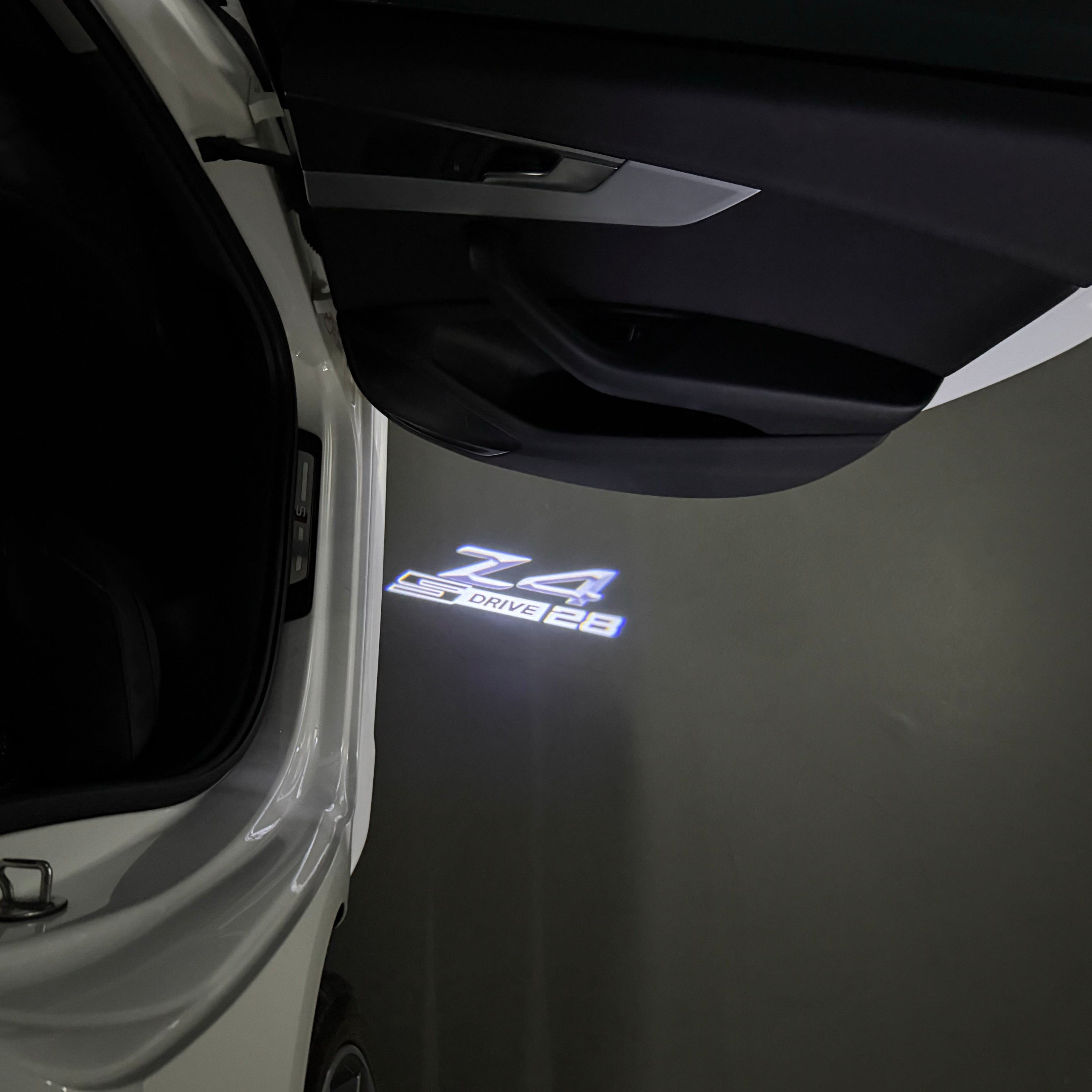 ÉCLAIRAGE DE PROJECTEUR BMW M3 LOGO Nr.24 (quantité 1 = 1 jeux / 2 feux de porte)