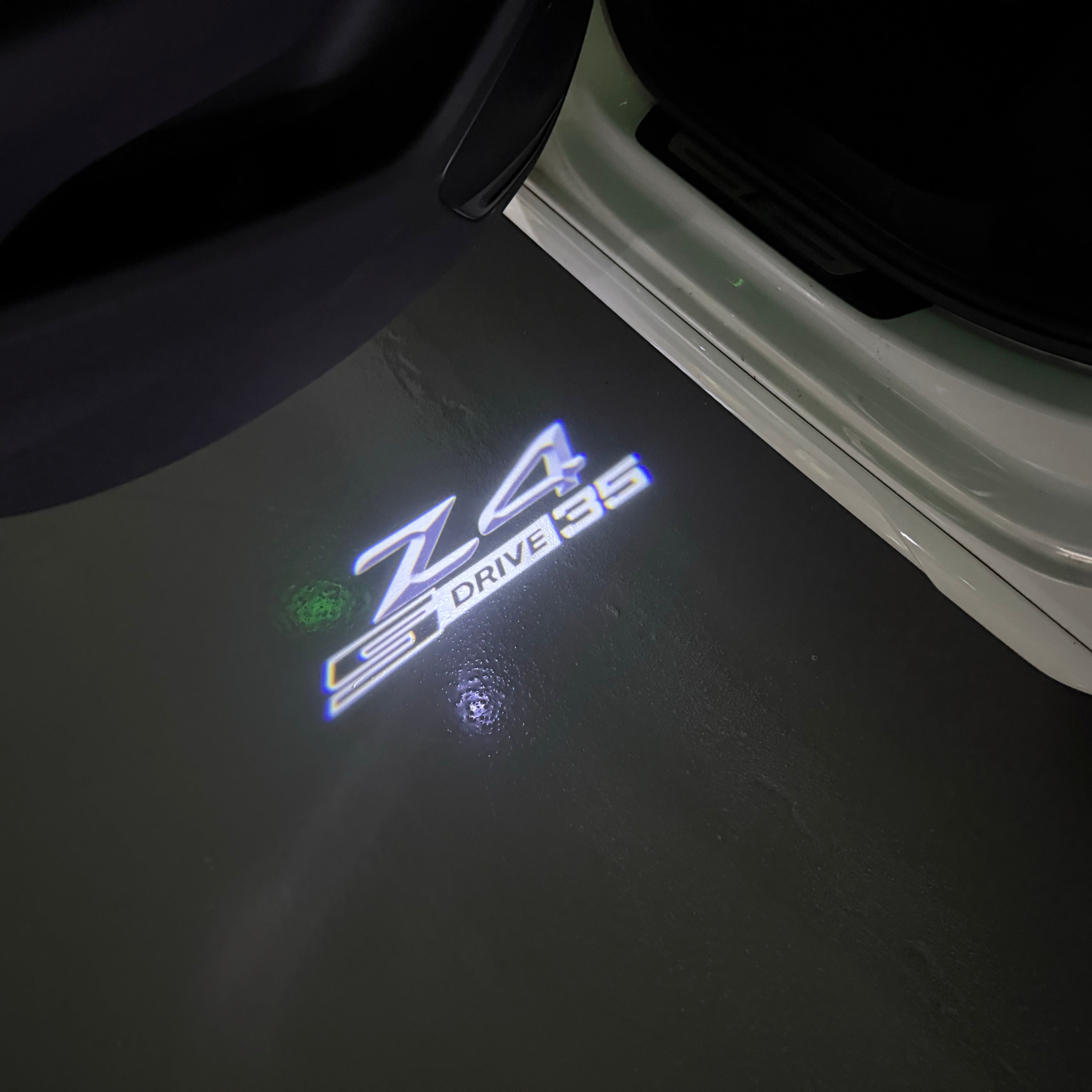 BMW  Z4 S drive  LOGO PROJECTOT LIGHTS (quantity 1 = 1 sets/2 door lights) Nr.6024q0t0131