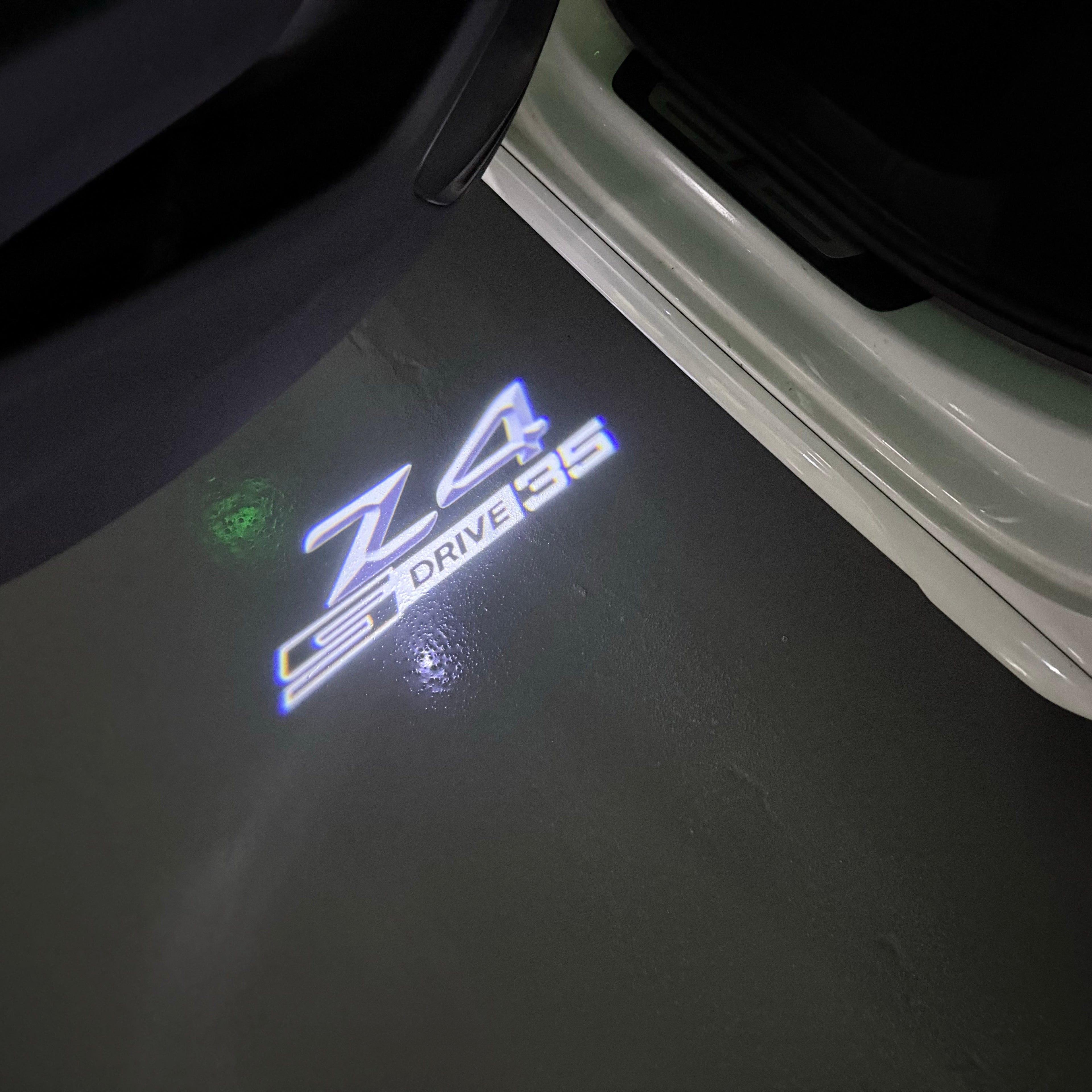 BMW  Z4 S drive  LOGO PROJECTOT LIGHTS (quantity 1 = 1 sets/2 door lights) Nr.6024q0t0131