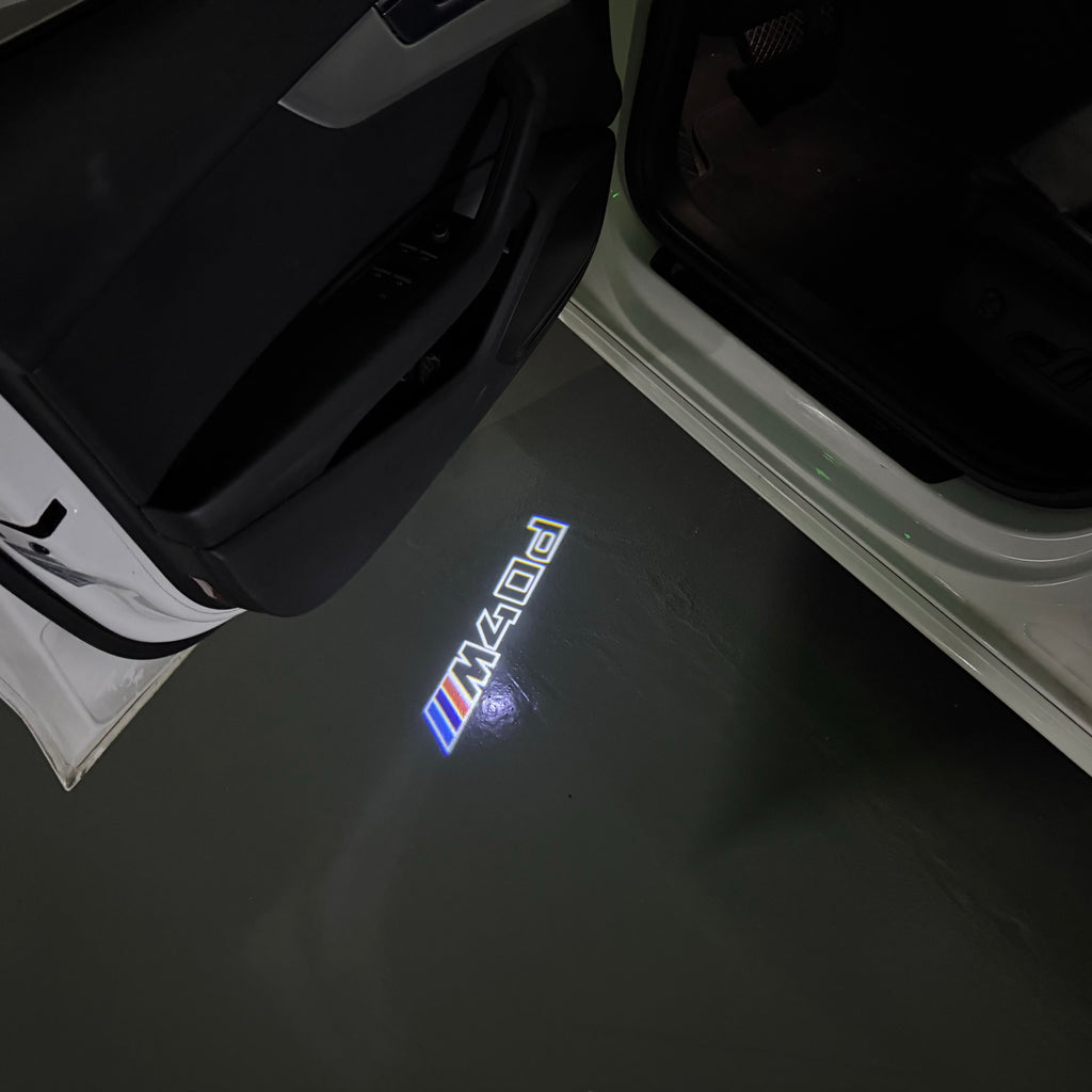BMW M3 LOGO PROJECTOR LIGHTS Nr.24 (الكمية 1 = 1 مجموعة / 2 أضواء باب)