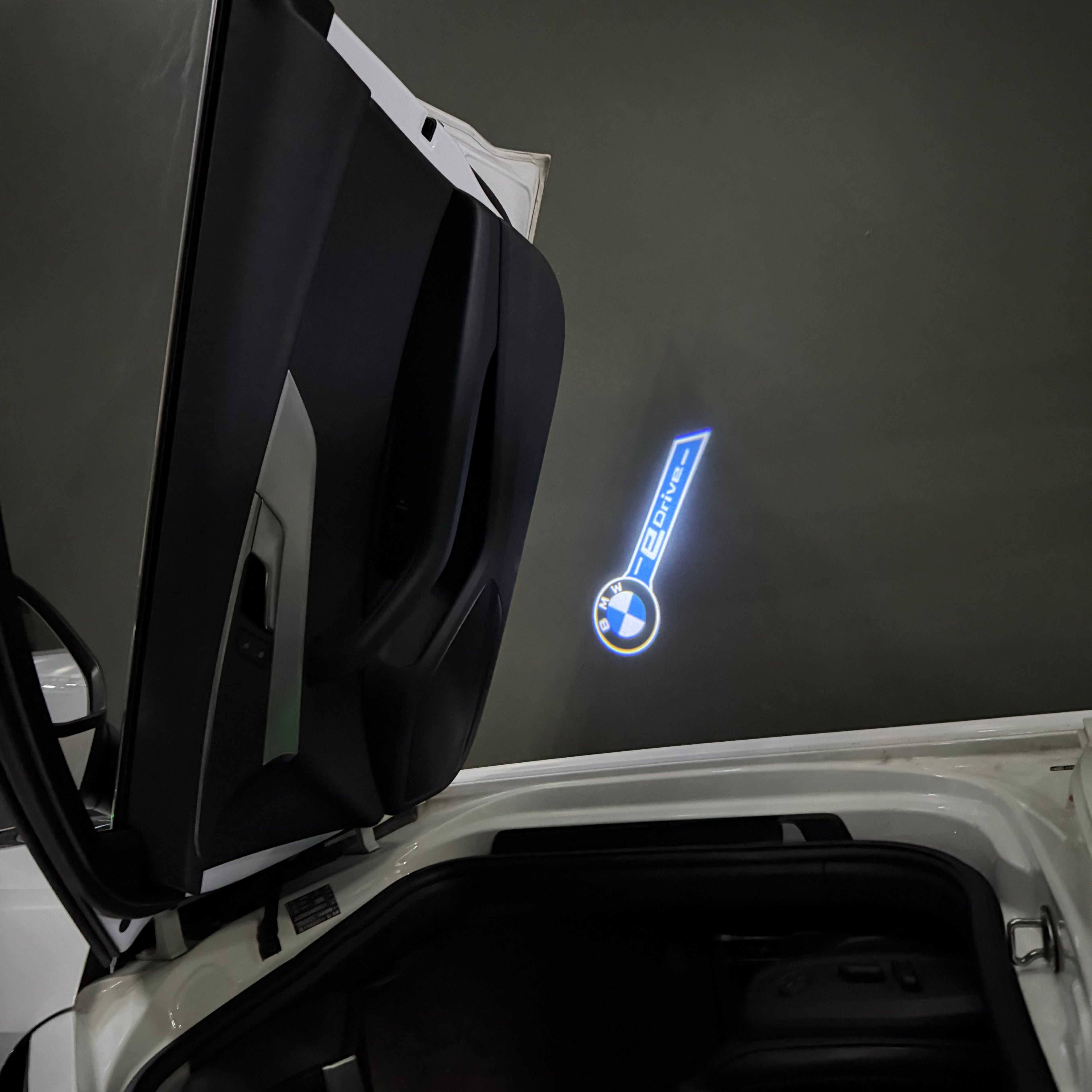 ÉCLAIRAGE DE PROJECTEUR BMW M3 LOGO Nr.24 (quantité 1 = 1 jeux / 2 feux de porte)