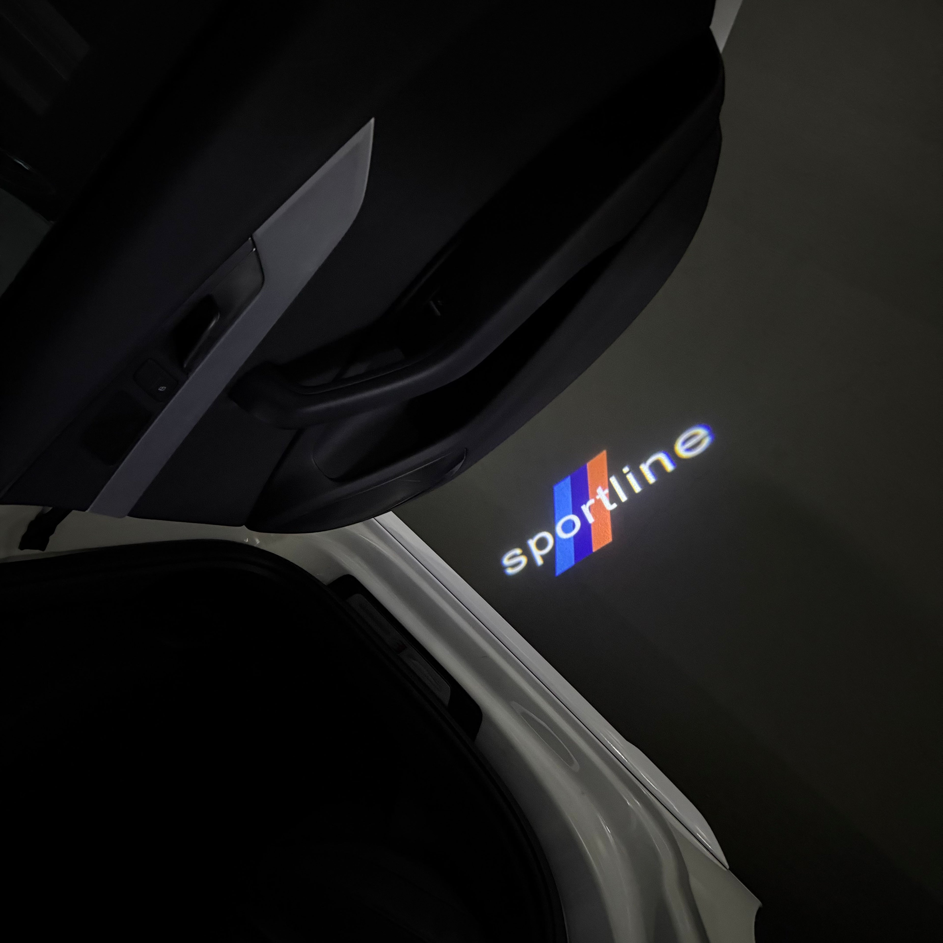 BMW M3 LOGO PROJECTOR LIGHTS Nr.24 (الكمية 1 = 1 مجموعة / 2 أضواء باب)