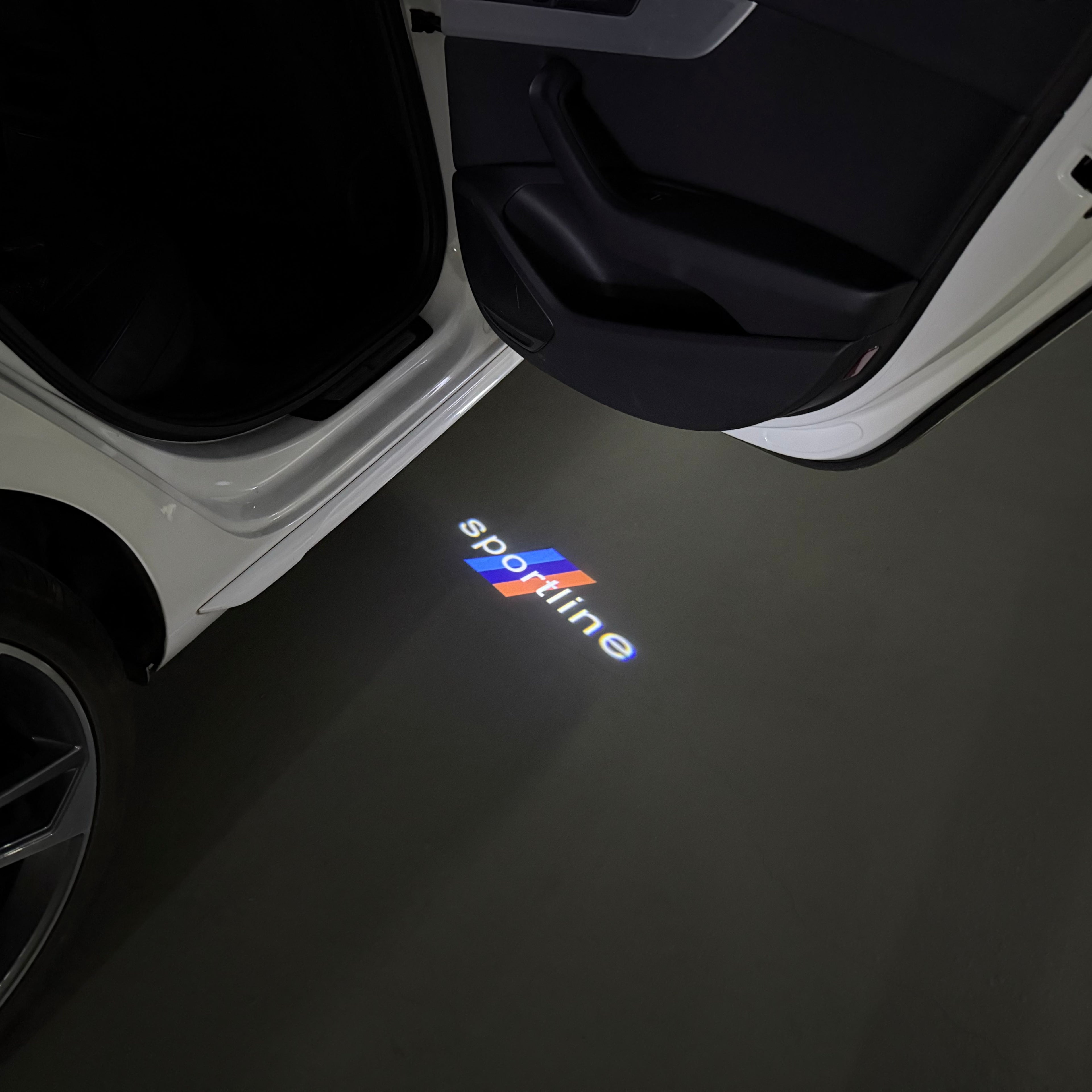 BMW M3 LOGO PROJECTOR LIGHTS Nr.24 (الكمية 1 = 1 مجموعة / 2 أضواء باب)