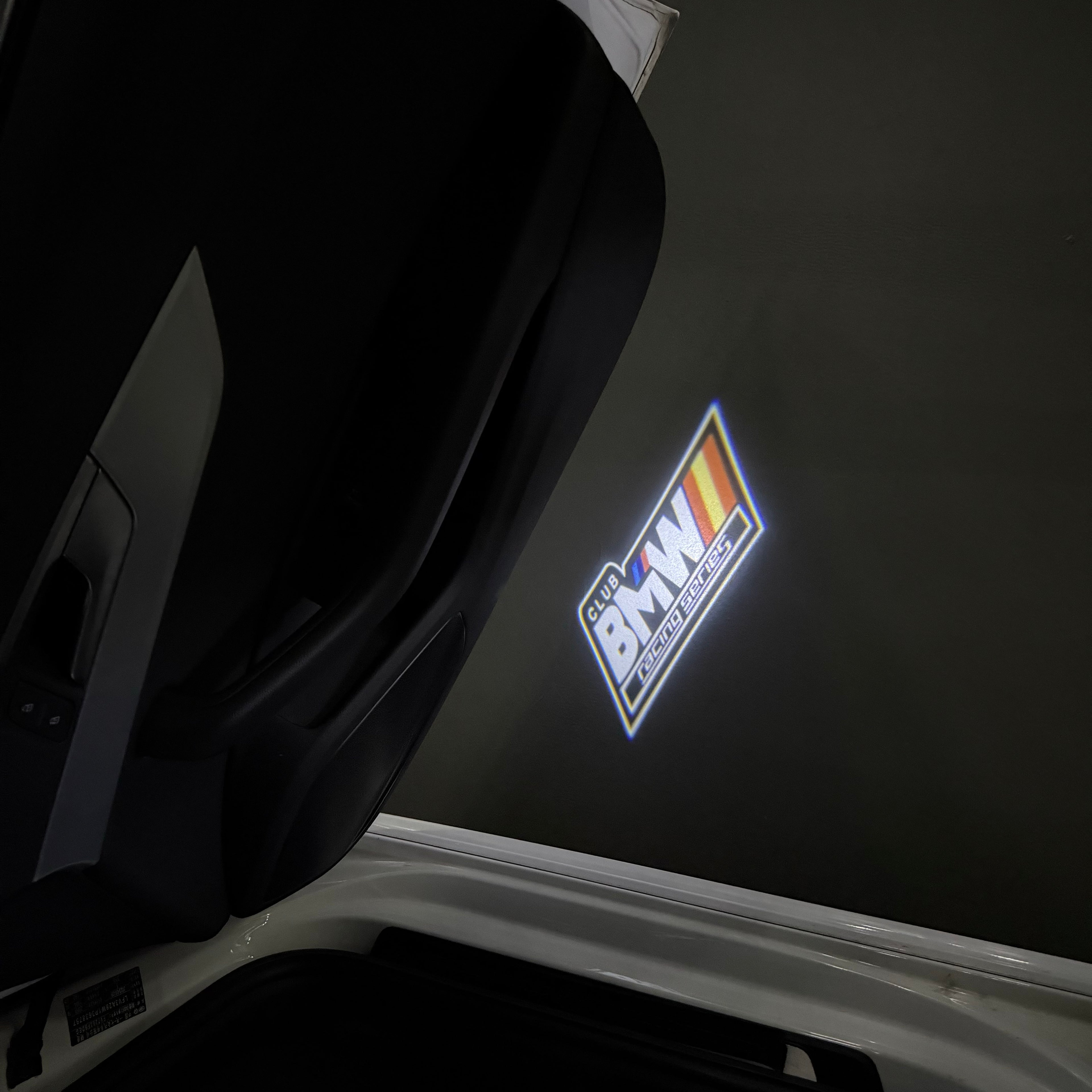 BMW M3 LOGO PROJECTOR LIGHTS Nr.24 (الكمية 1 = 1 مجموعة / 2 أضواء باب)