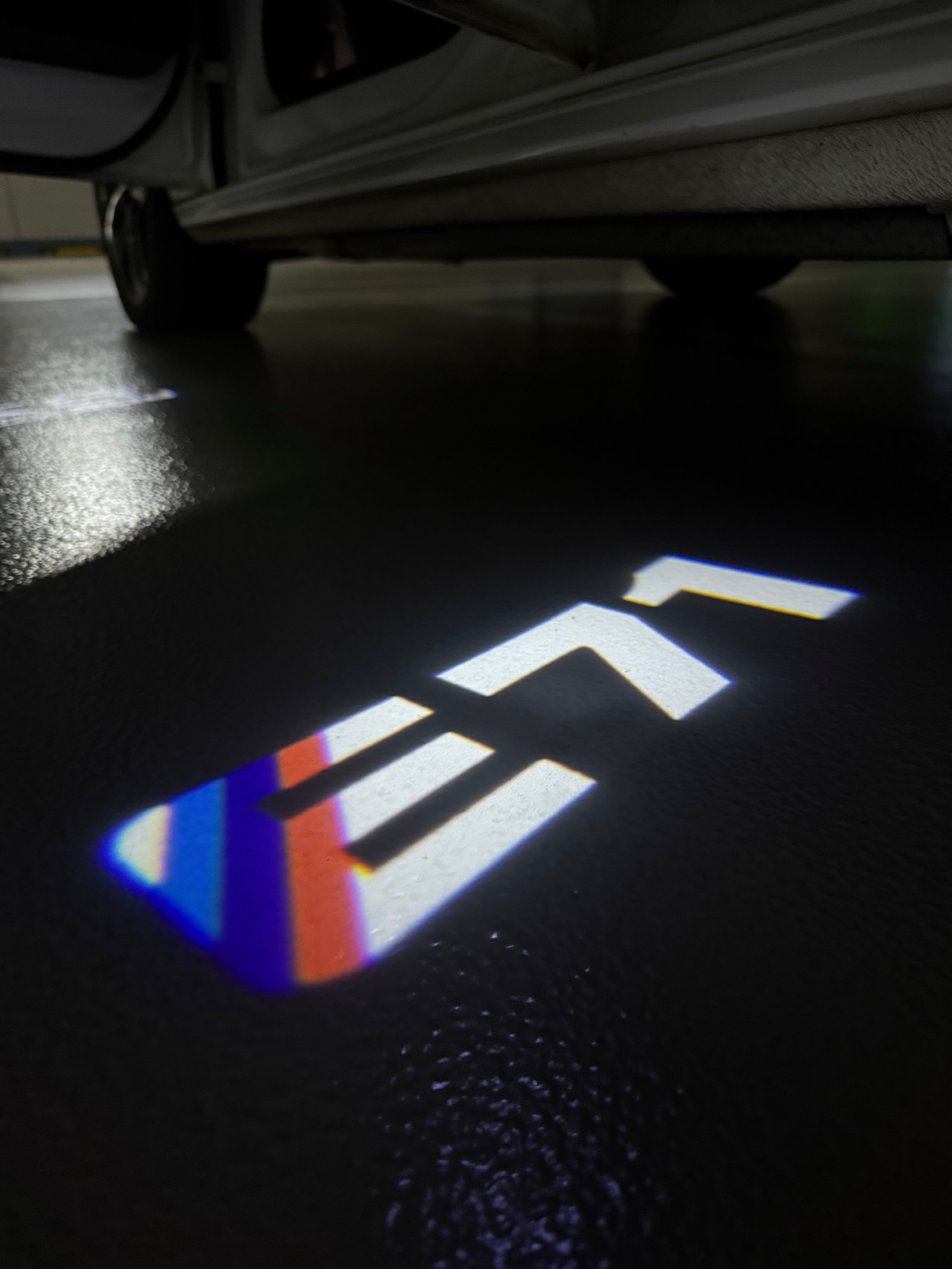 BMW M3 LOGO PROJECTOT LIGHTS Nr.24 (Menge 1 = 1 Sets/2 Türleuchten)