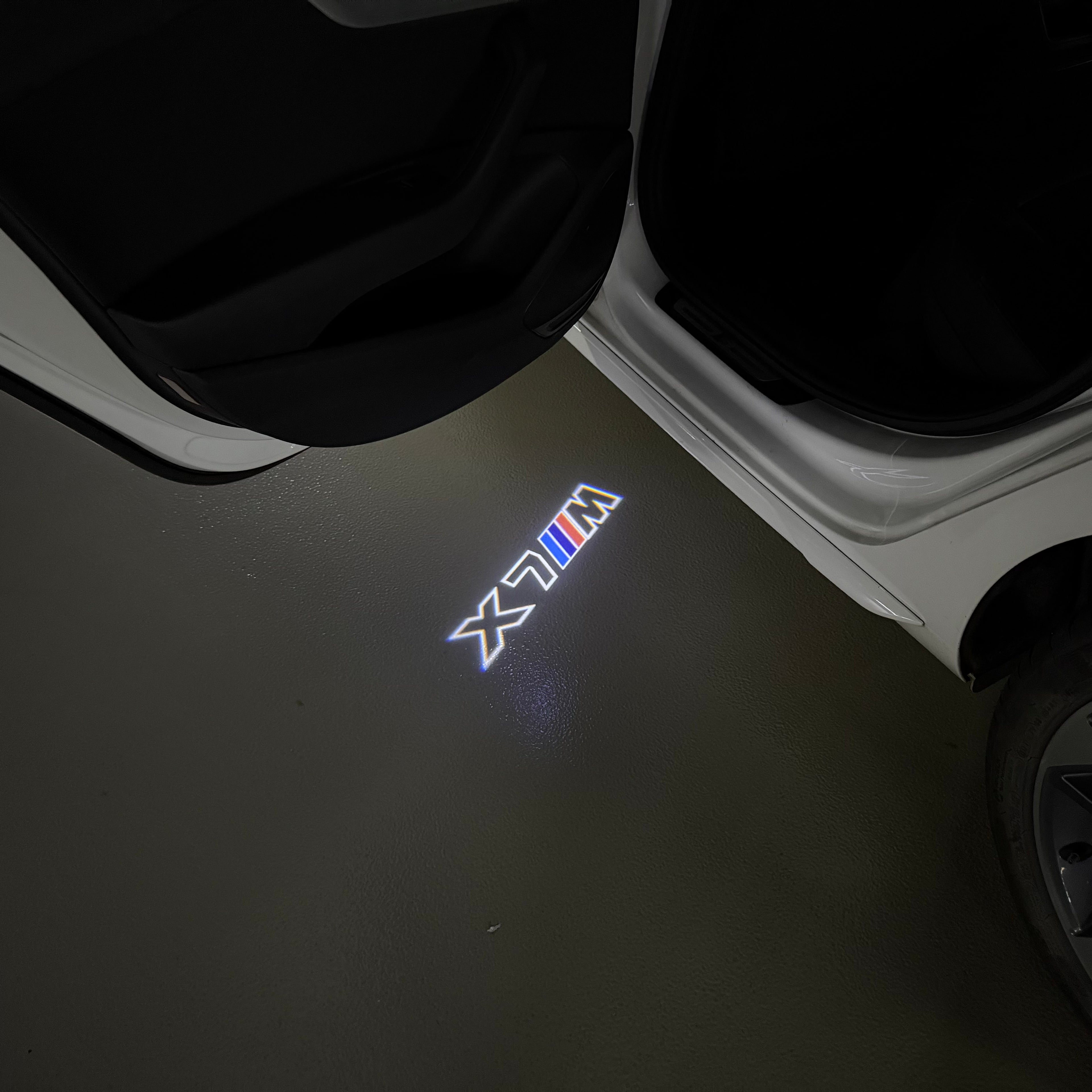 BMW X7M  LOGO PROJECTOT LIGHTS (quantity 1 = 1 sets/2 door lights) Nr.6024q0t0120