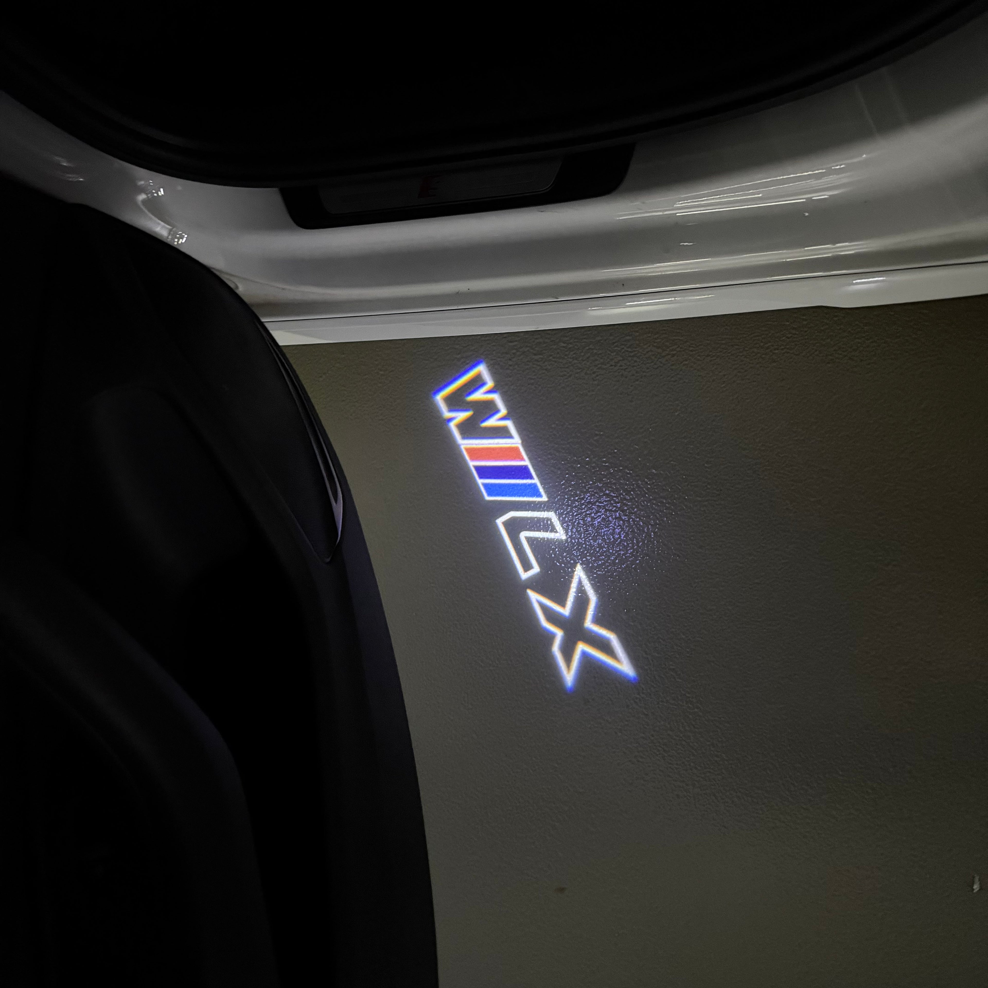 BMW X7M  LOGO PROJECTOT LIGHTS (quantity 1 = 1 sets/2 door lights) Nr.6024q0t0120