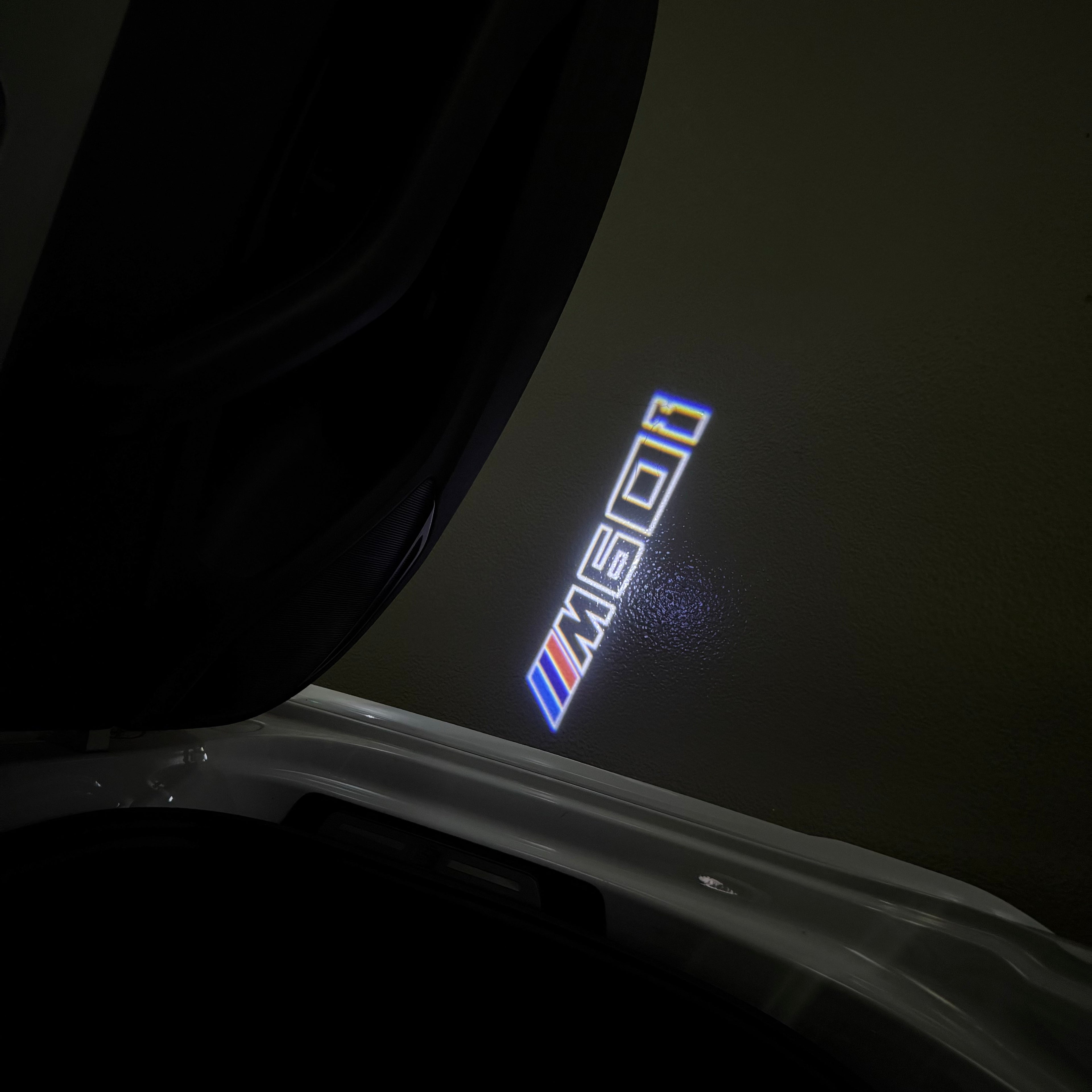 ÉCLAIRAGE DE PROJECTEUR BMW M3 LOGO Nr.24 (quantité 1 = 1 jeux / 2 feux de porte)