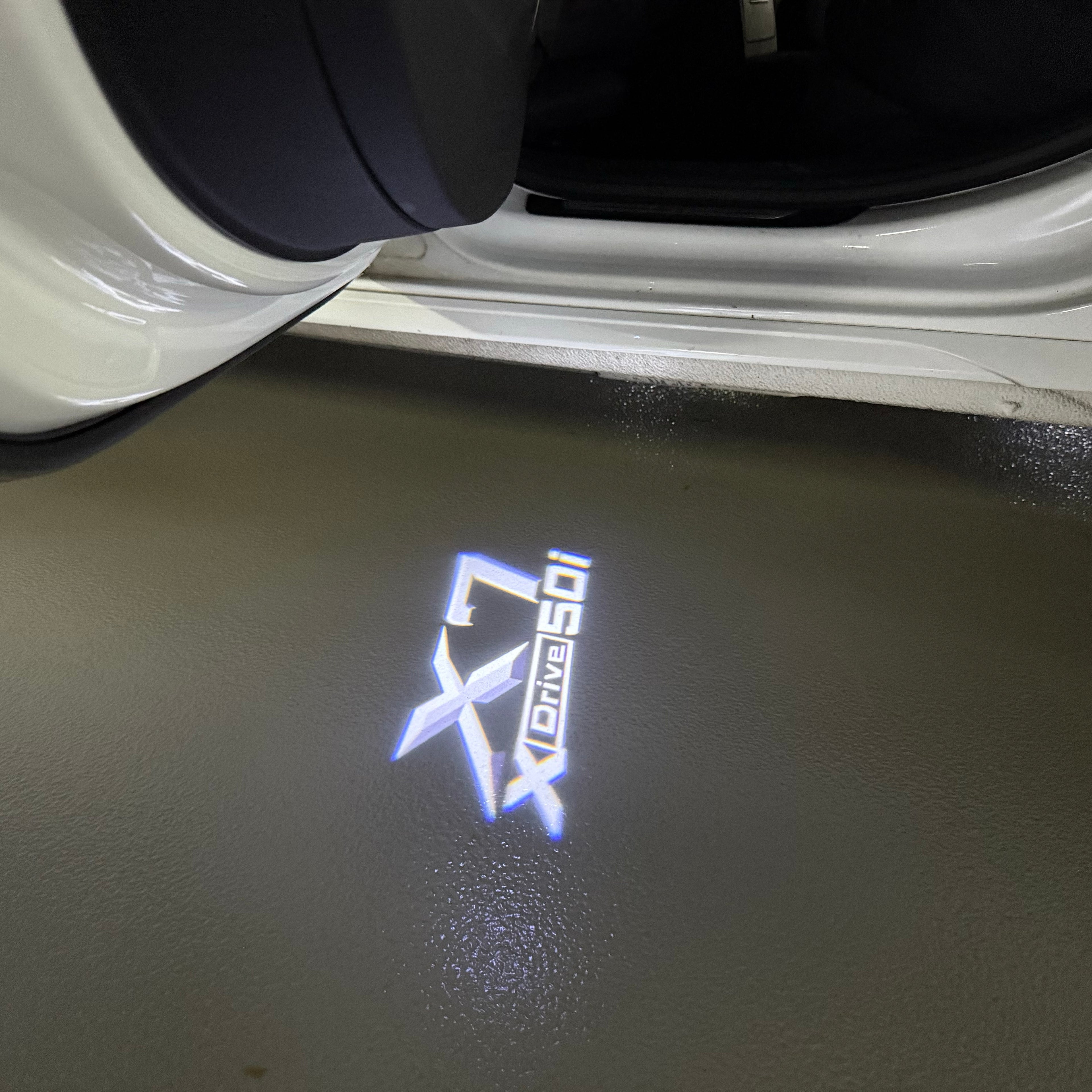 BMW X7 Xdrive 50i  LOGO PROJECTOT LIGHTS (quantity 1 = 1 sets/2 door lights) Nr.6024q0t0110