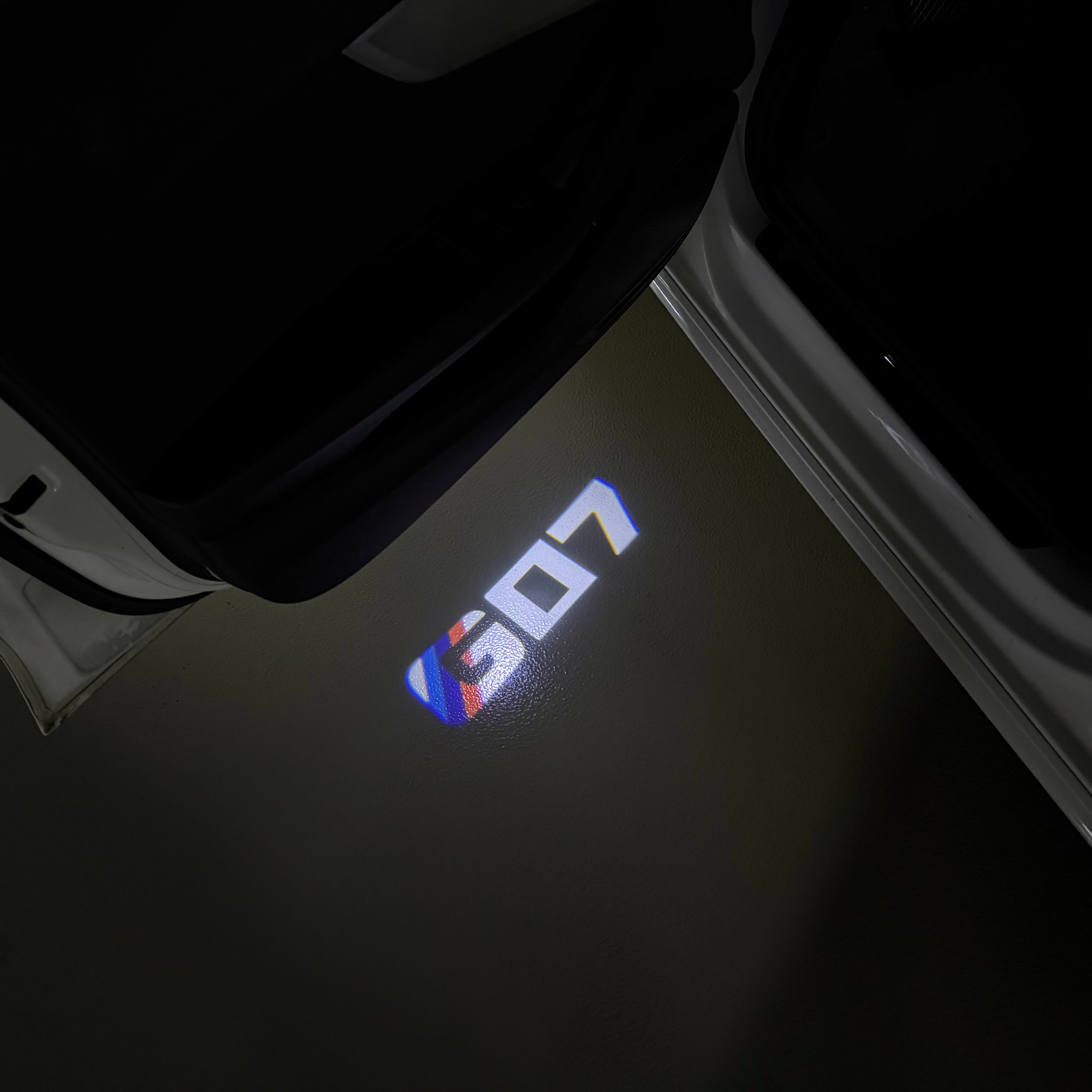 BMW X7 / X7M G07   LOGO PROJECTOT LIGHTS (quantity 1 = 1 sets/2 door lights) Nr.6024q0t0112