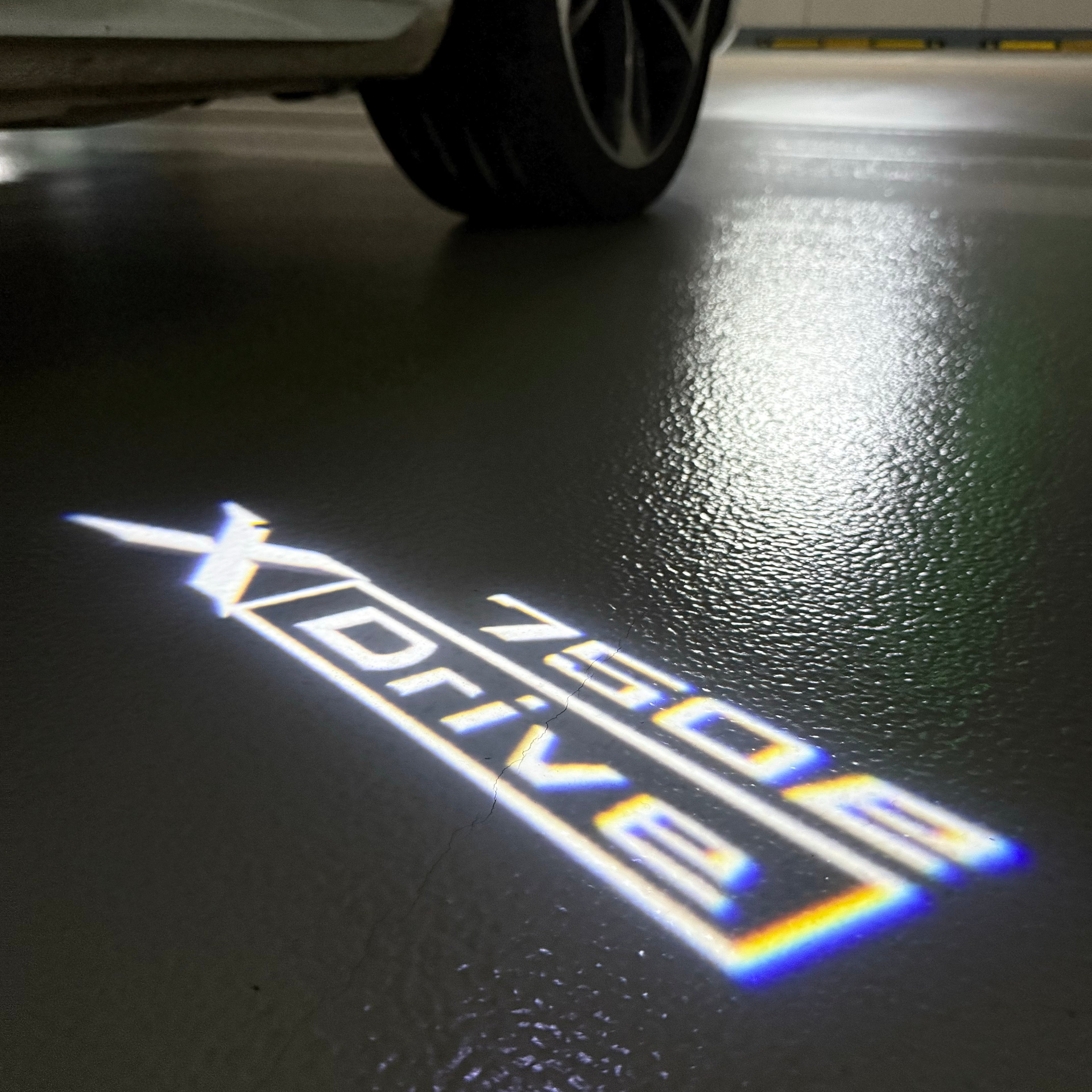 BMW M3 LOGO PROJECTOR LIGHTS Nr.24 (الكمية 1 = 1 مجموعة / 2 أضواء باب)