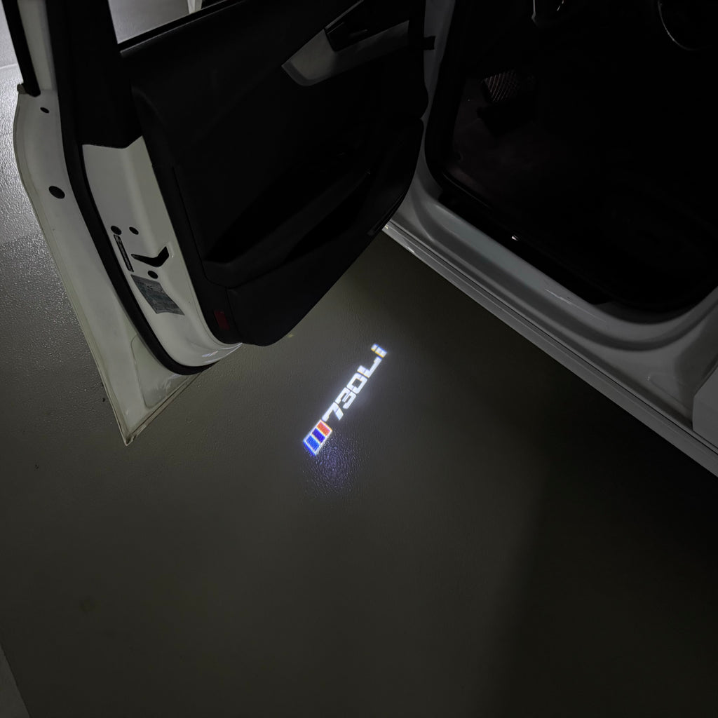 BMW M3 LOGO PROJECTOR LIGHTS Nr.24 (الكمية 1 = 1 مجموعة / 2 أضواء باب)