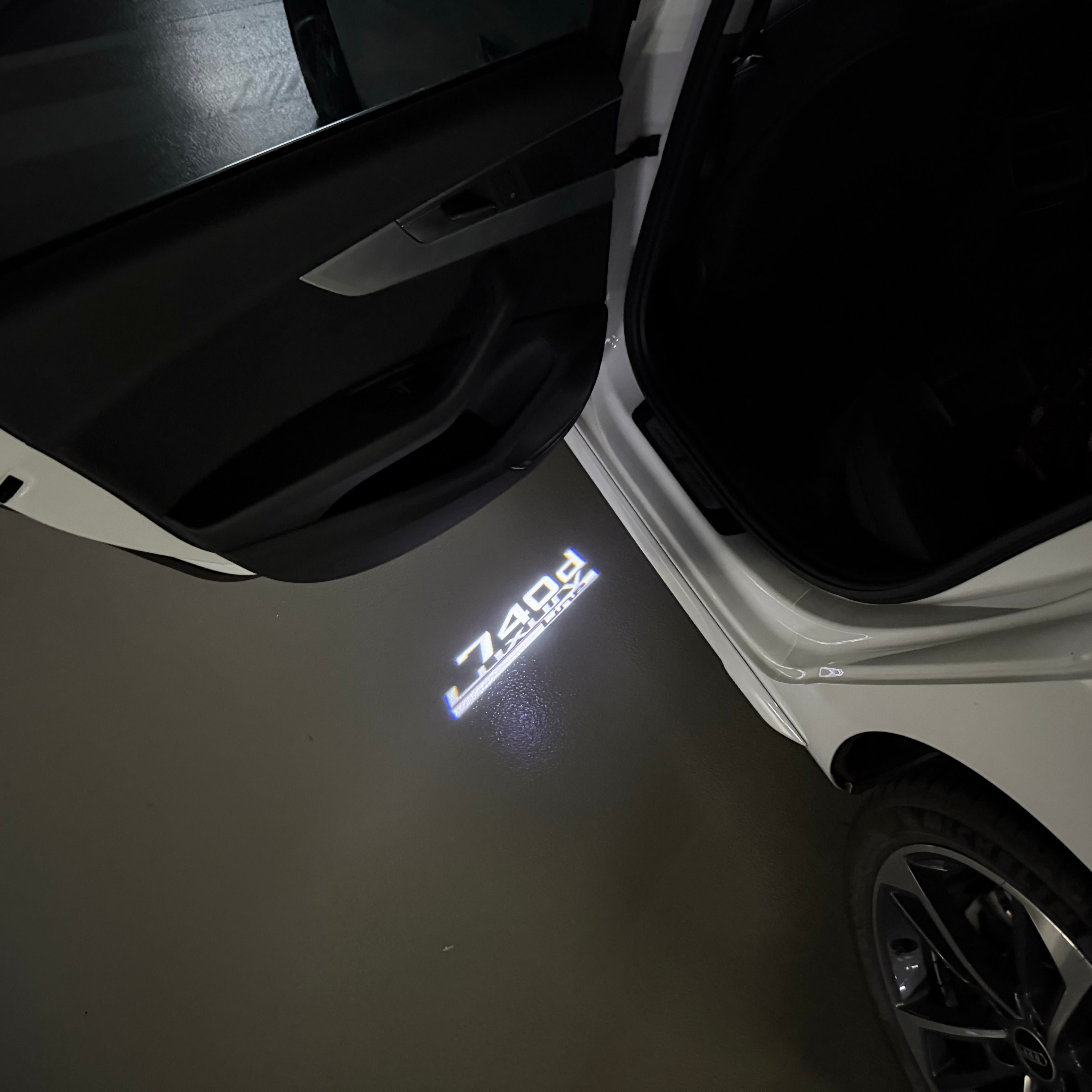BMW M3 LOGO PROJECTOR LIGHTS Nr.24 (الكمية 1 = 1 مجموعة / 2 أضواء باب)