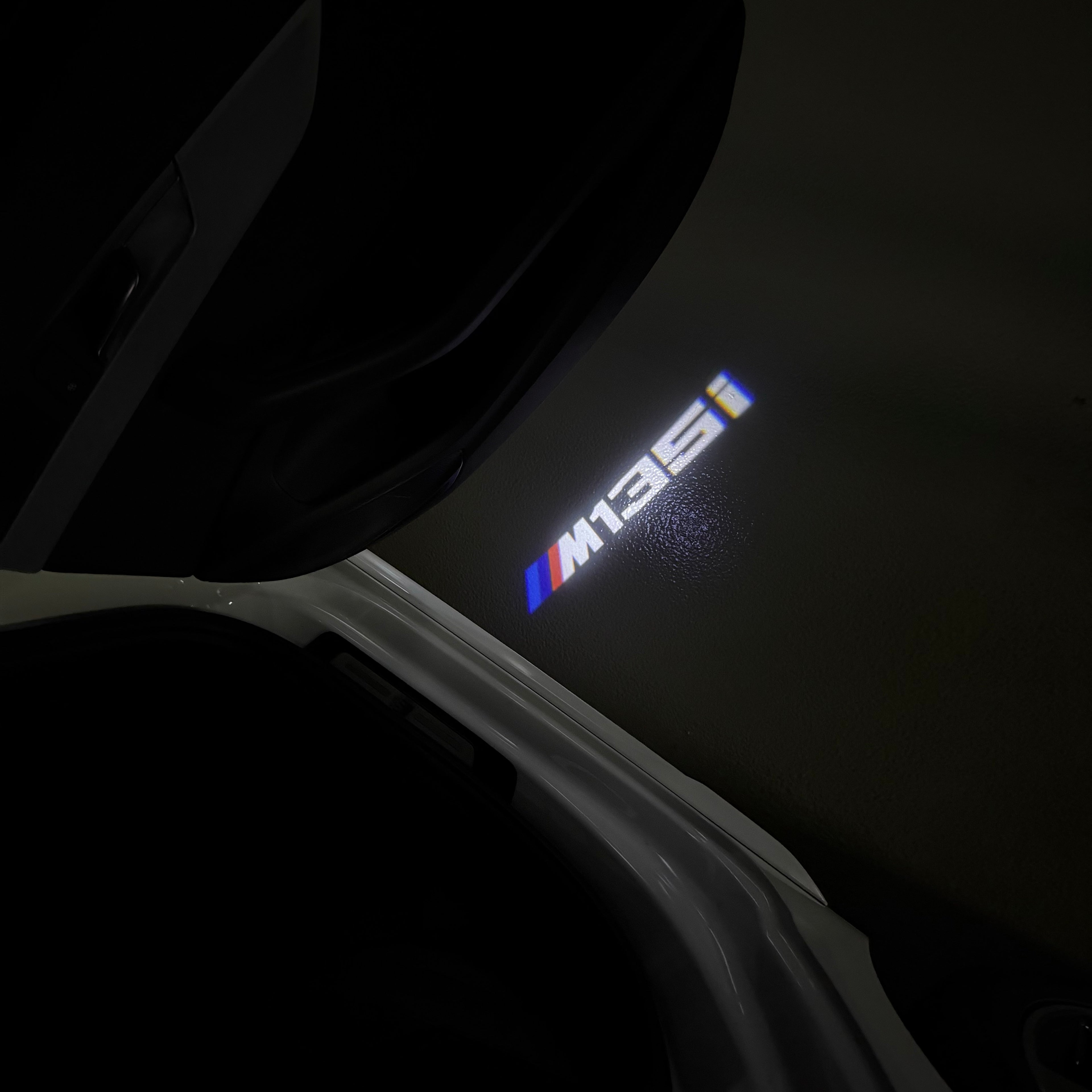 BMW M3 LOGO PROJECTOT LIGHTS Nr.24 (Menge 1 = 1 Sets/2 Türleuchten)