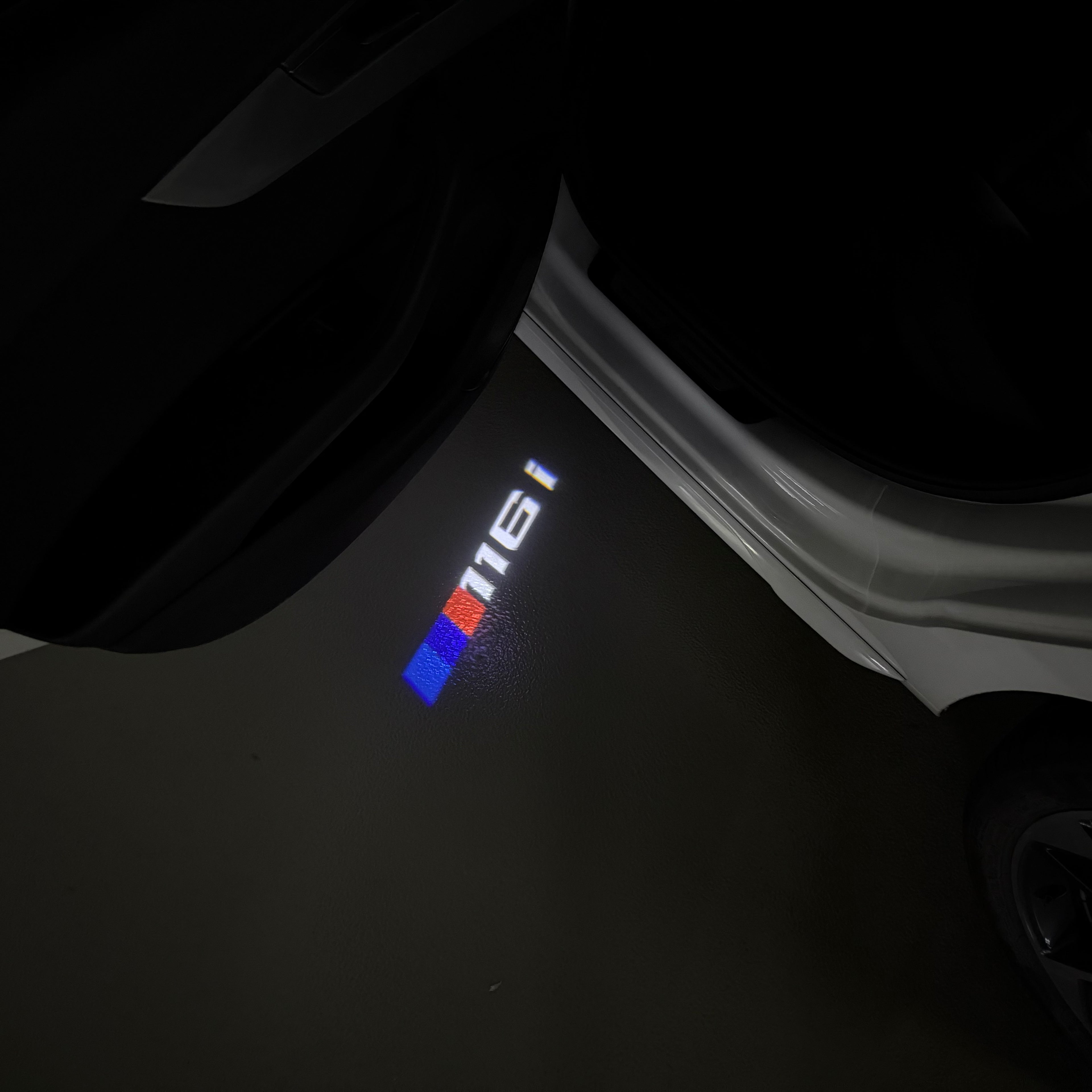 ÉCLAIRAGE DE PROJECTEUR BMW M3 LOGO Nr.24 (quantité 1 = 1 jeux / 2 feux de porte)