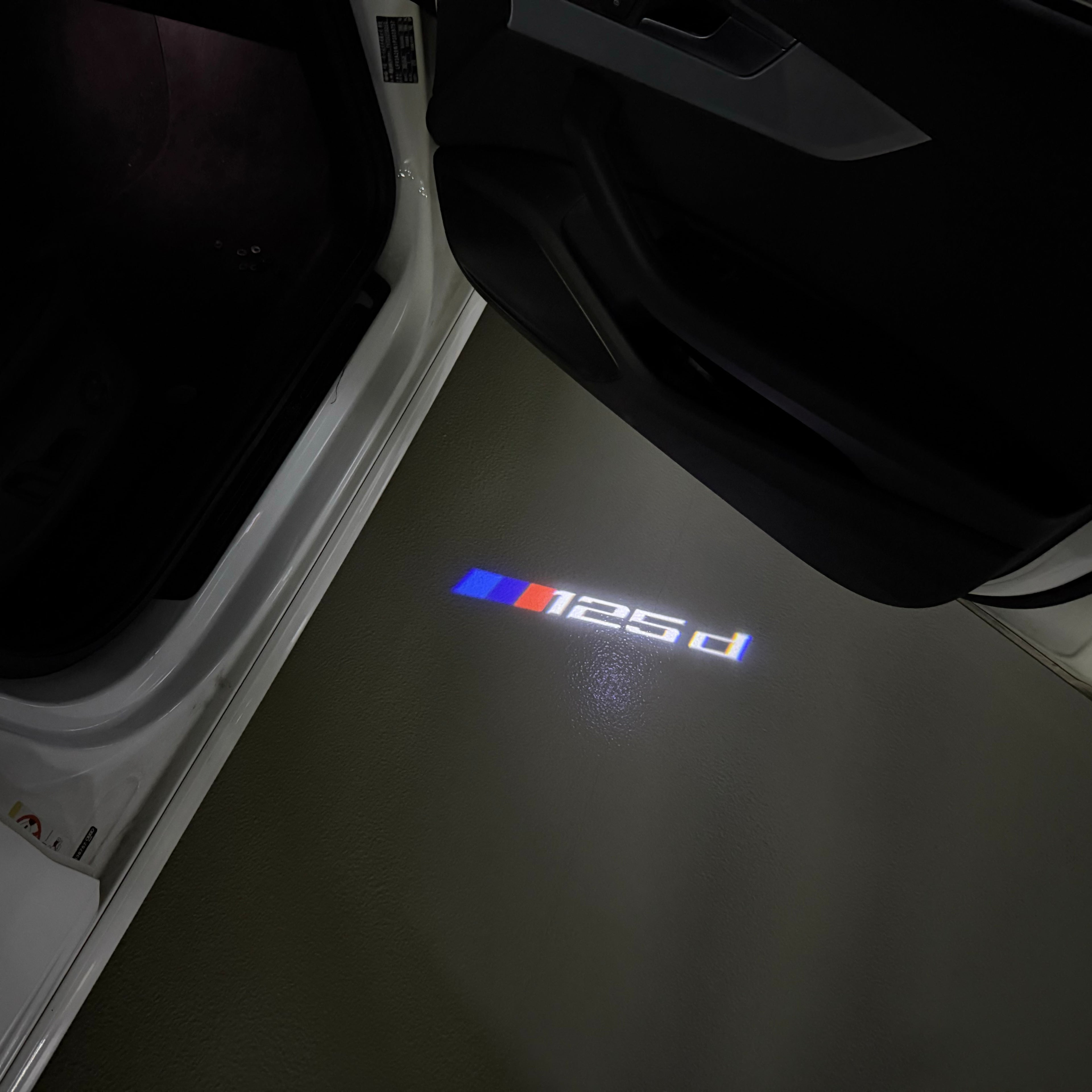 ÉCLAIRAGE DE PROJECTEUR BMW M3 LOGO Nr.24 (quantité 1 = 1 jeux / 2 feux de porte)