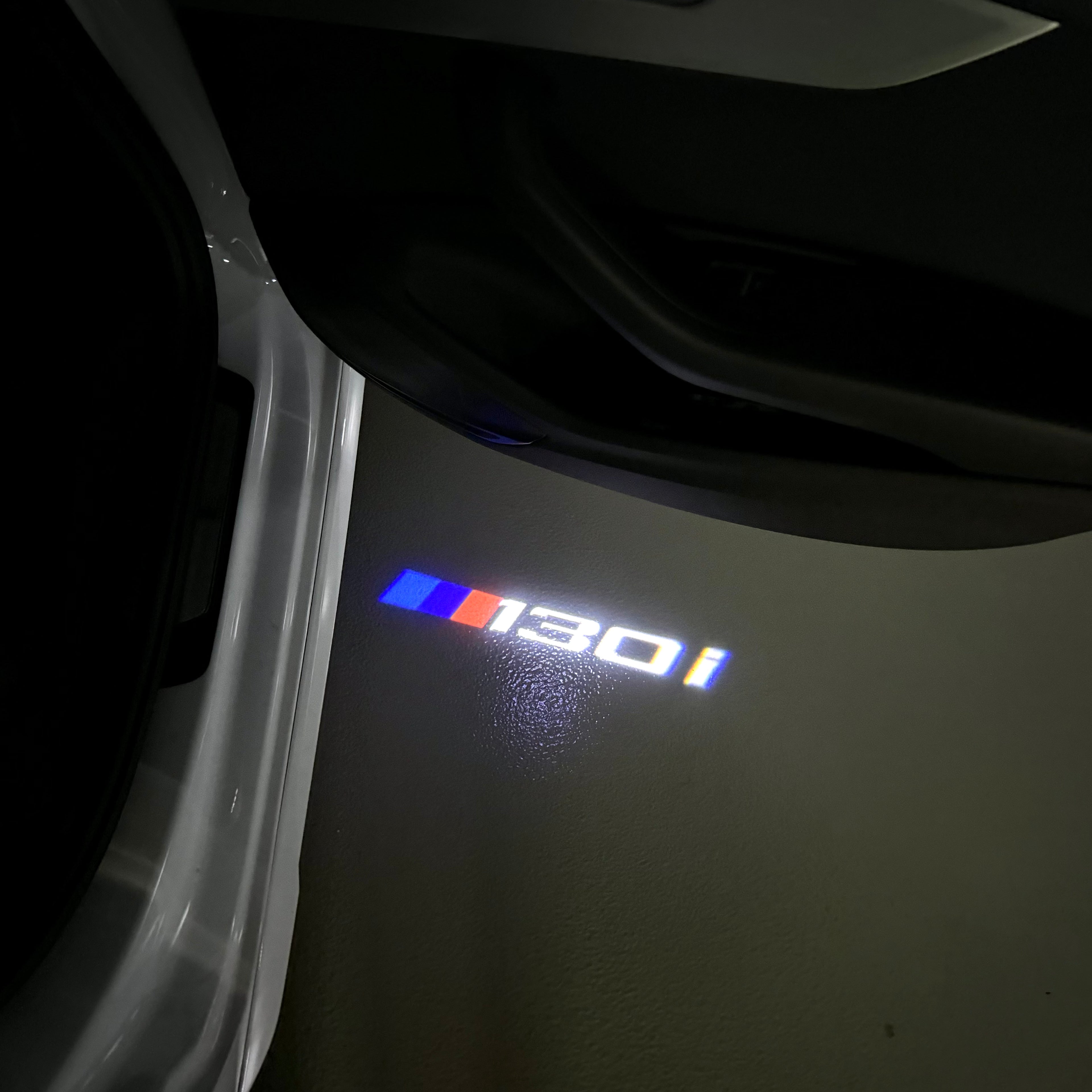 ÉCLAIRAGE DE PROJECTEUR BMW M3 LOGO Nr.24 (quantité 1 = 1 jeux / 2 feux de porte)