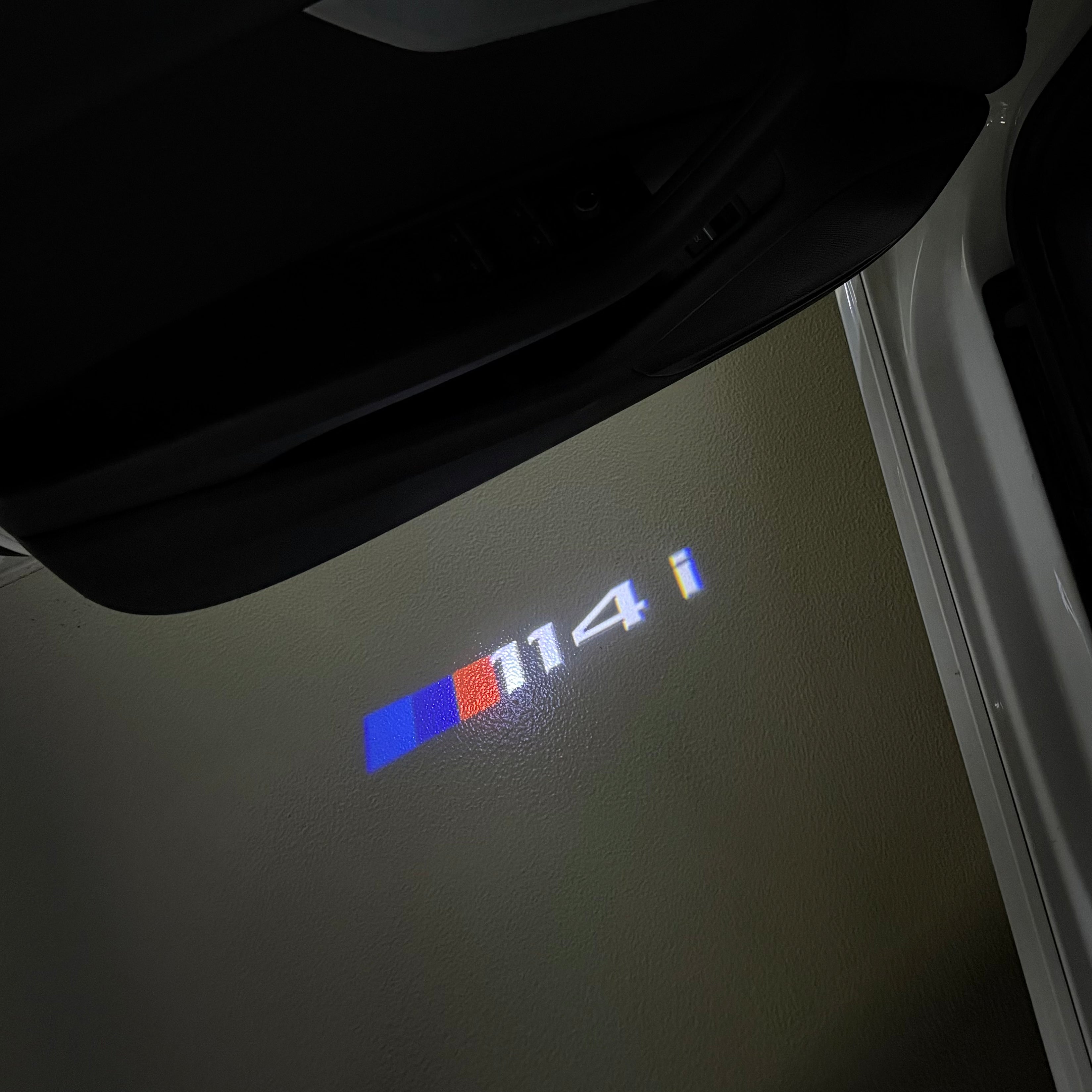 ÉCLAIRAGE DE PROJECTEUR BMW M3 LOGO Nr.24 (quantité 1 = 1 jeux / 2 feux de porte)